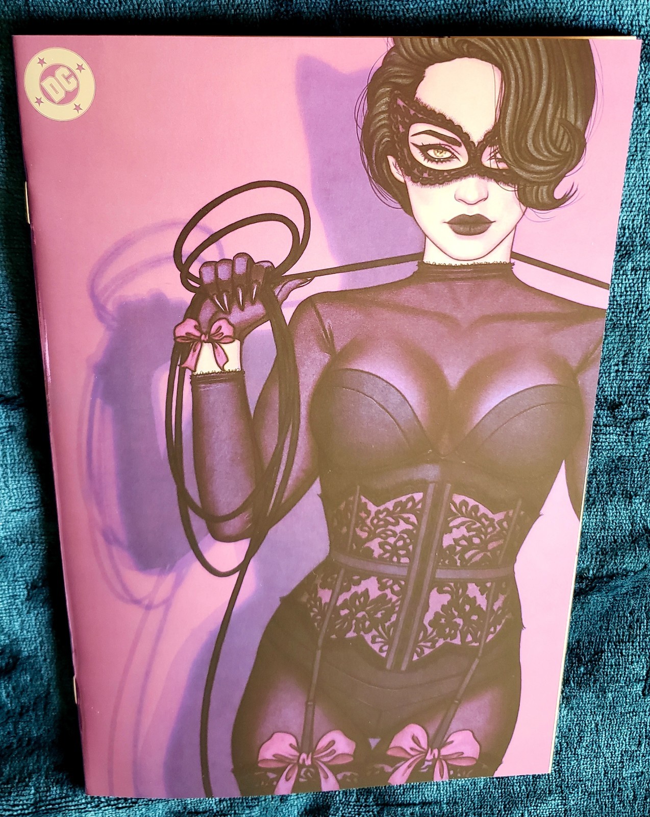 CATWOMAN #79 SEDUCTIVE PURR JENNY FRISON NYCC 2025 FOIL LTD COA #254 / 800