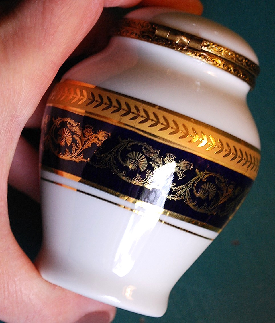 Vtg LIMOGES France Porcelain Hinged Lid TRINKET JAR Midnight Blue GOLD THISTLES