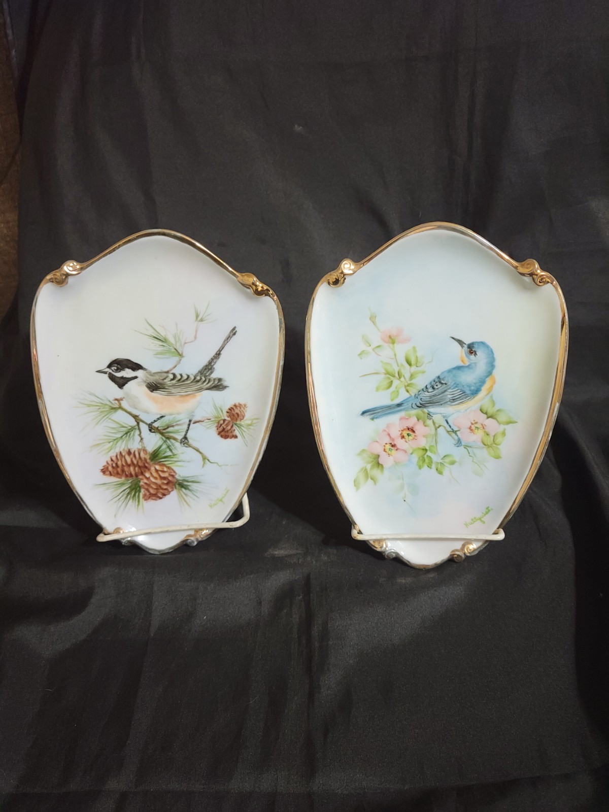 2 Vntg Porcelain/Ceramic  Bird Wall Plaques 8\