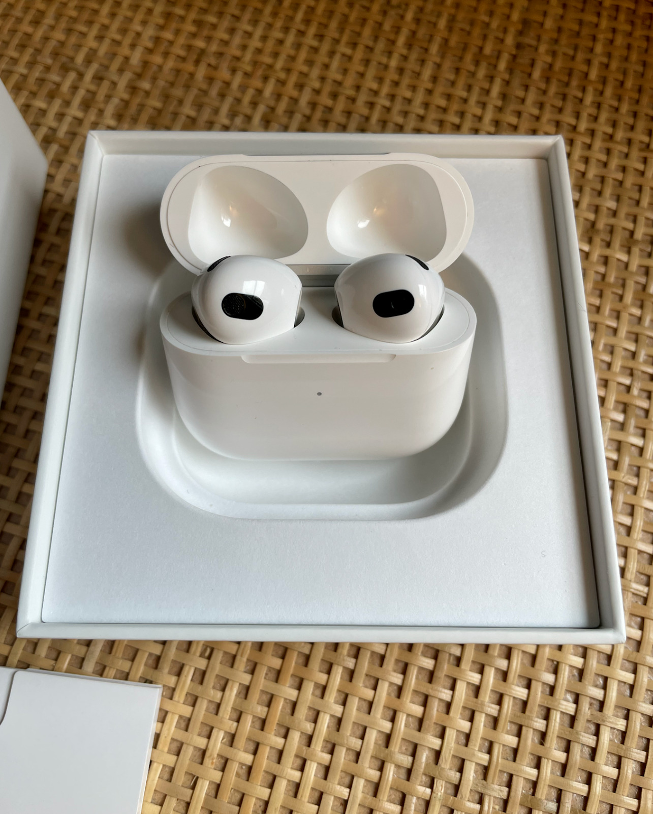 Apple AirPods 3rd Generation Wireless In-Ear Headset Original US