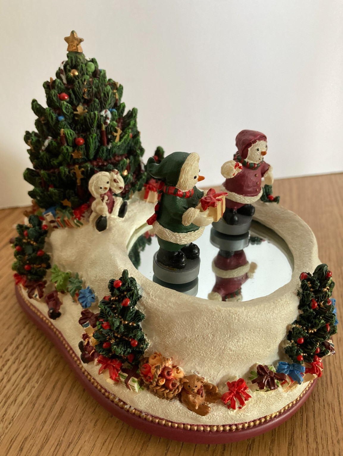Princess House Skating Snowman Christmas Musical Box Mirror Pond Magnetic w/Box
