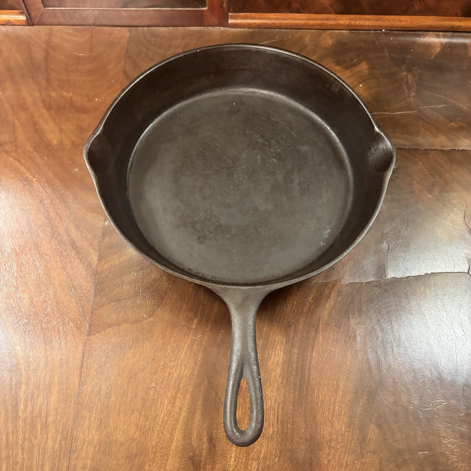 Vintage Lodge Cast Iron Skillet #8 3-Notch Heat Ring 10.25” Unmarked Fry Pan