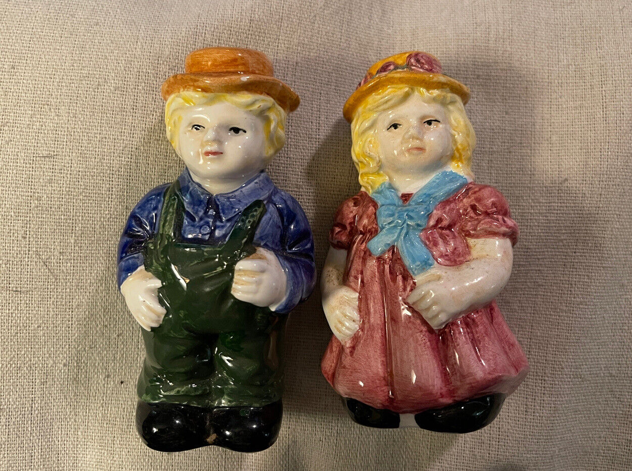 Salt & Pepper Shaker Set Figurines Country Girl & Boy Porcelain Vintage