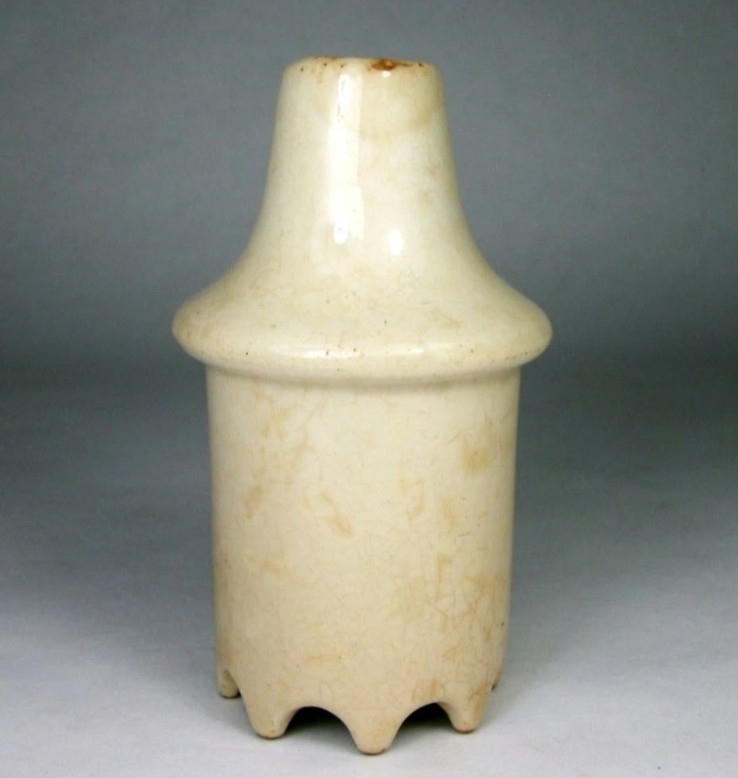 ✨ Magnifique Vintage French White Ironstone Pie Funnel – A Sublime Treasure ✨