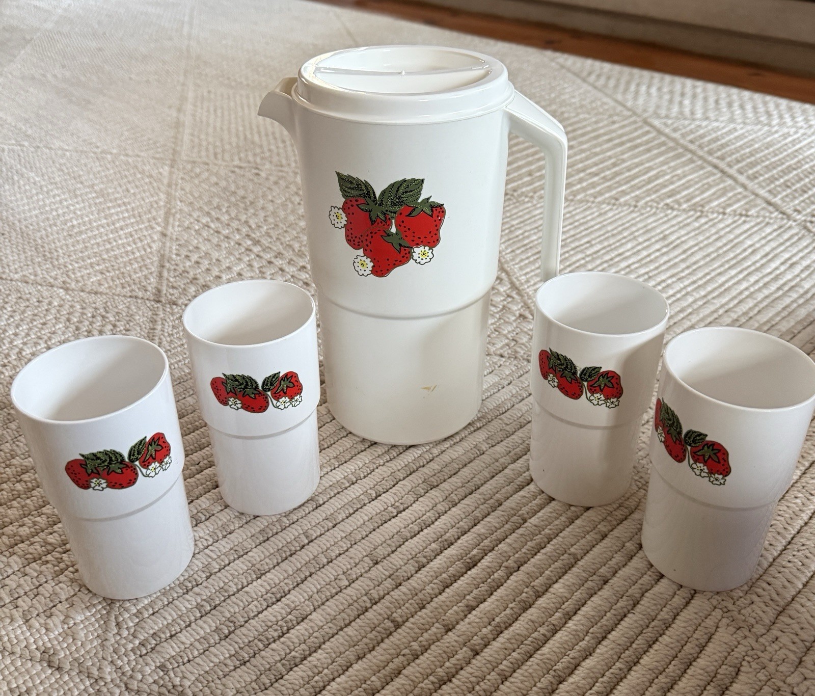 NEW Vintage Sterilite Strawberry Pitcher With Four Cups 