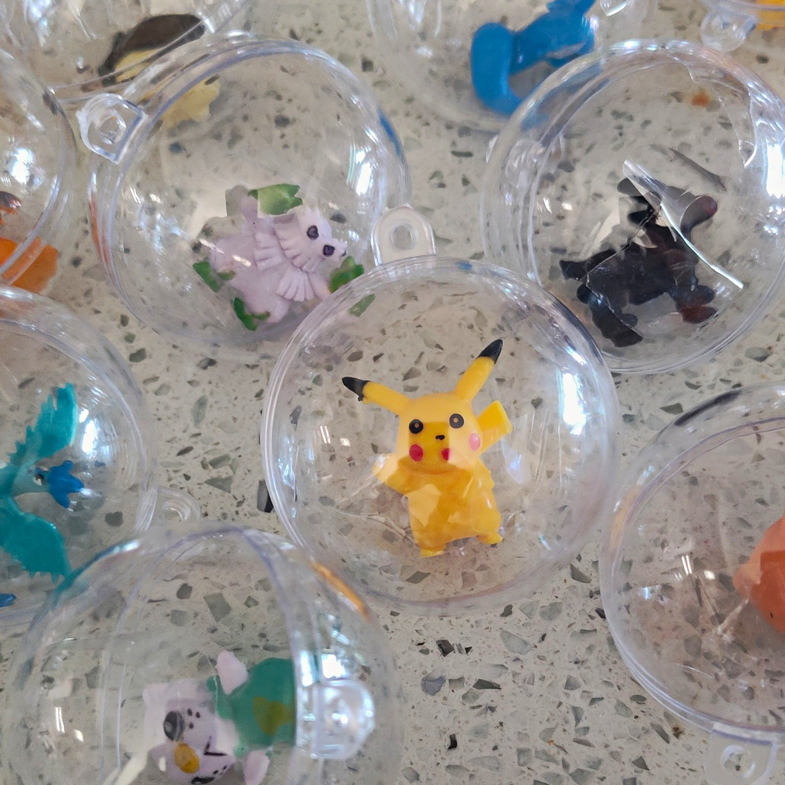 50 Pcs Pokémon Lot Mini Figurines in Ornament Capsules
