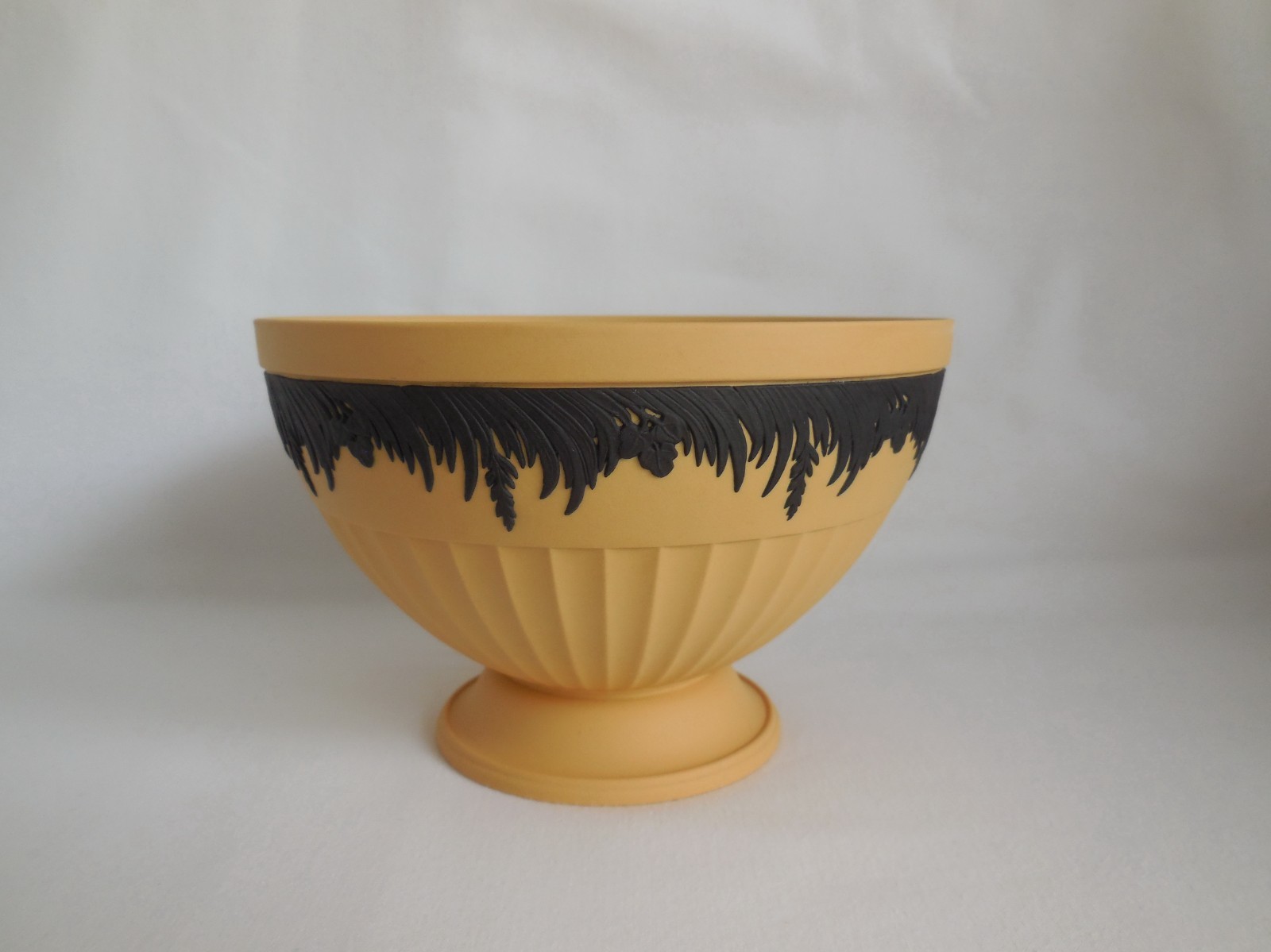 Wedgwood Black On Cane Yellow Jasperware Limited Edition WGC Golf Bowl # 106/120