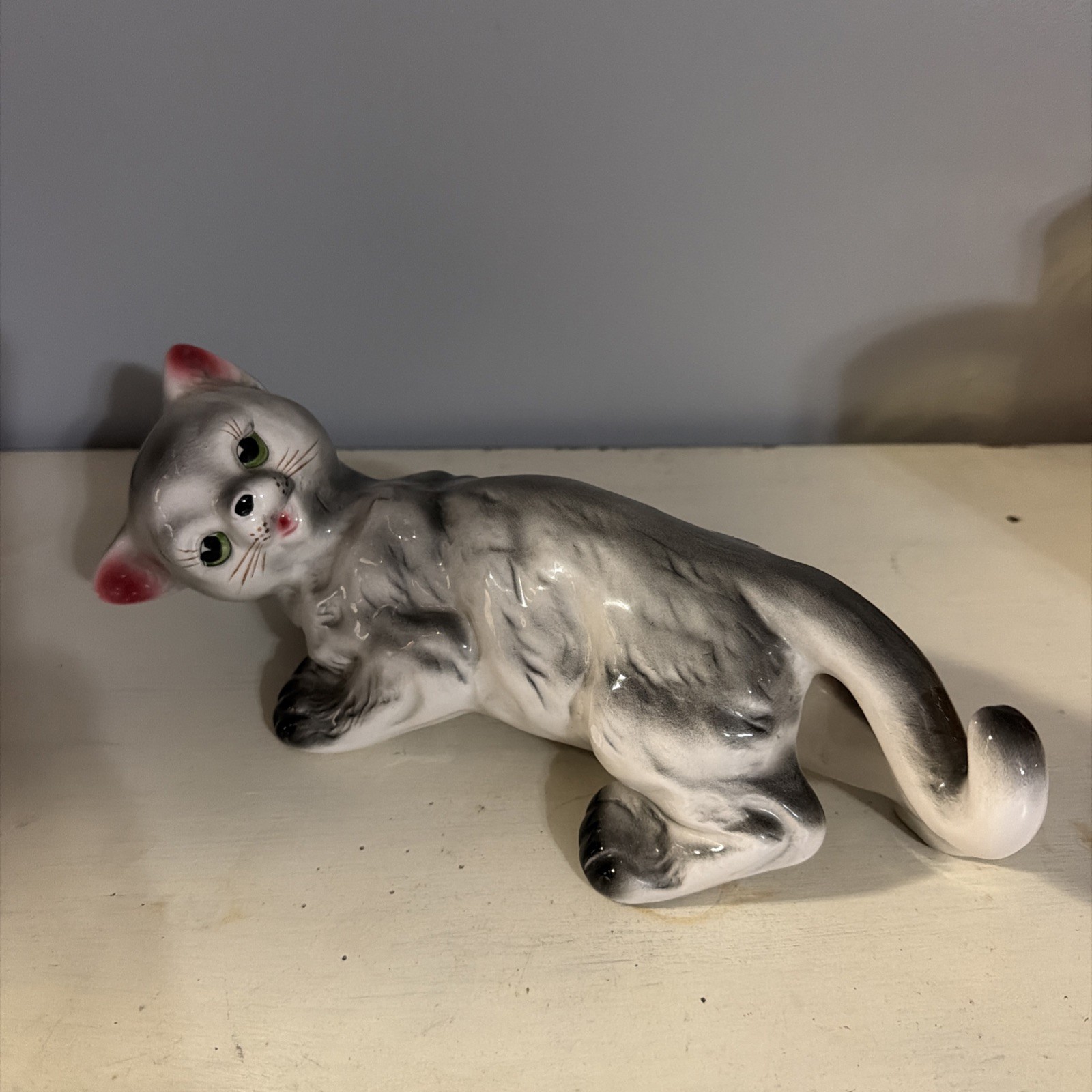 Vtg MCM Wall Climbing Cat Ceramic Hanging White Kitten Green Eyes Camark Style