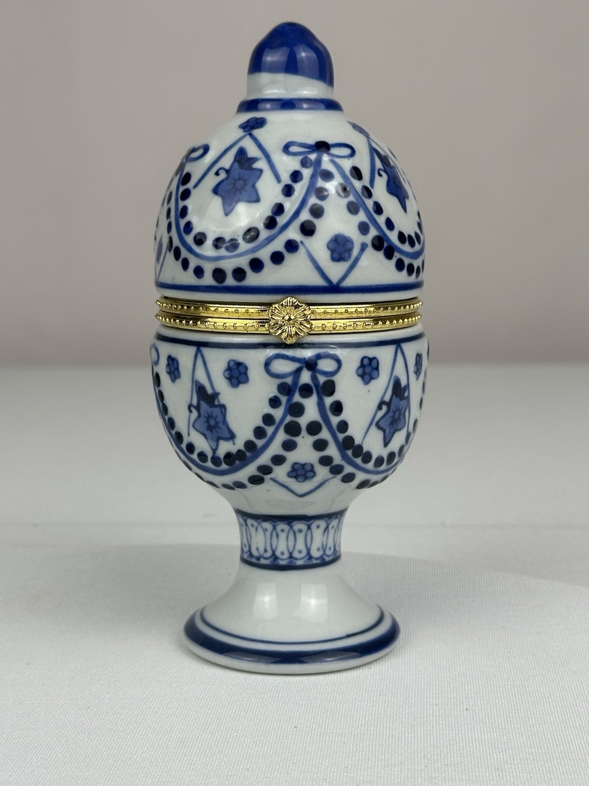 Vtg Bombay Cobalt Blue and White Hinged Egg Trinket Box w/ Gold Trim