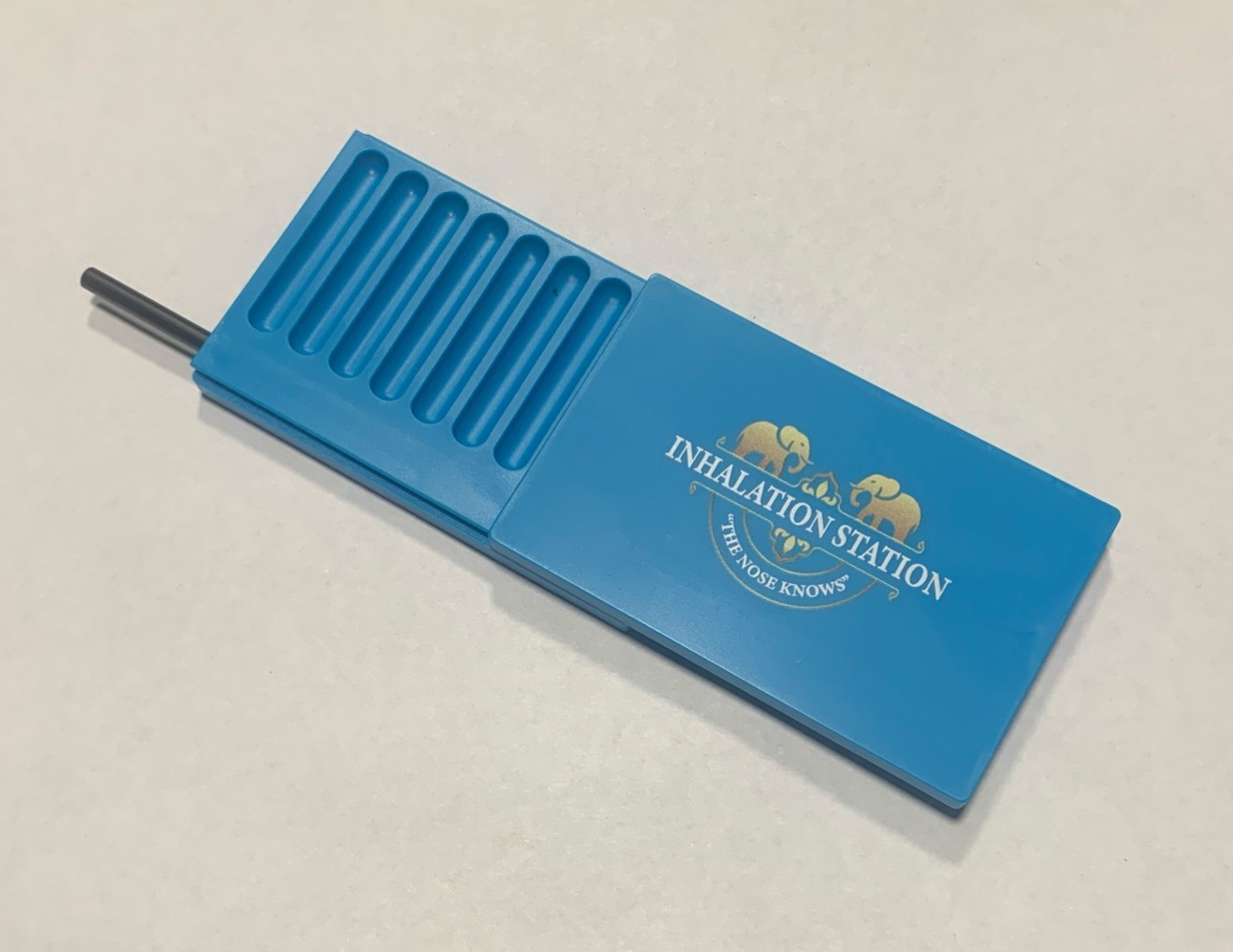 Inhalation Station Blue 7 Slot Snuff Storage Box Built In Slim Metal Straw NEW Inhalation Station Blue 7 Slot Snuff Storage Box Built In Slim Metal Straw NEW
