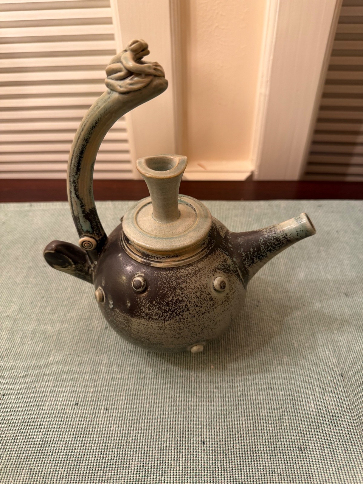 V. Chin 95 Classic Teapot Vessel with Frog Texas Studio Art Pottery, 8.5\