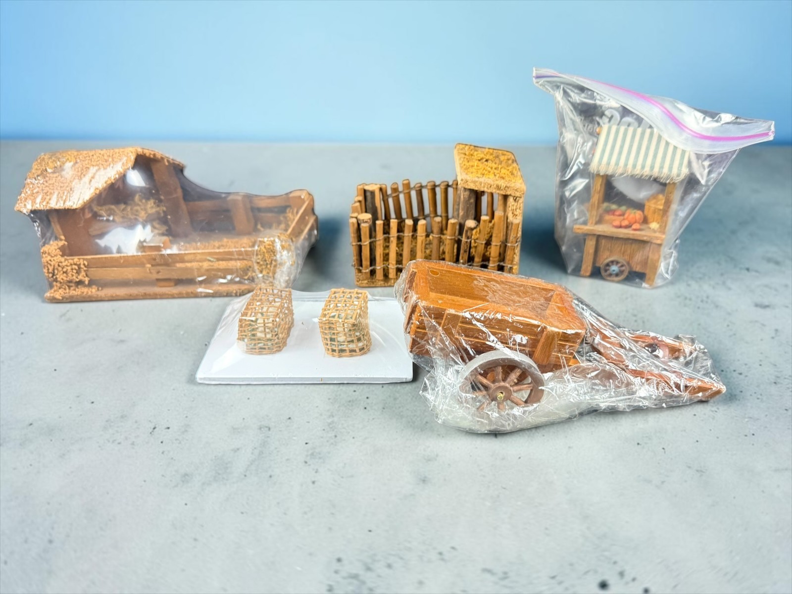 Fontanini Nativity Village Animal Pens Wagon Produce Cart Cages Lot 5 Piece