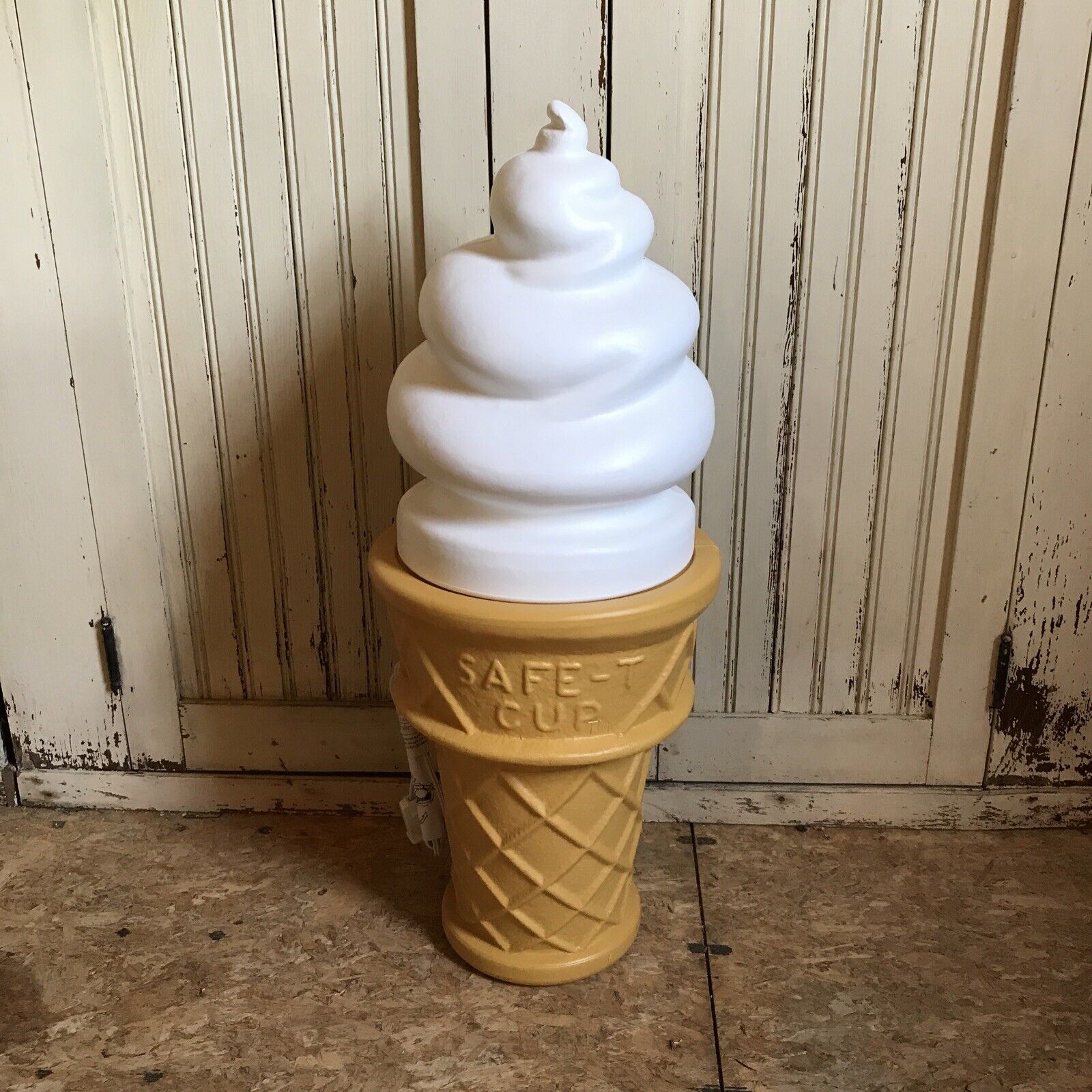 Blow Mold Giant Plastic Ice Cream Cone Display Vanilla Swirl Safe T Non Lighted