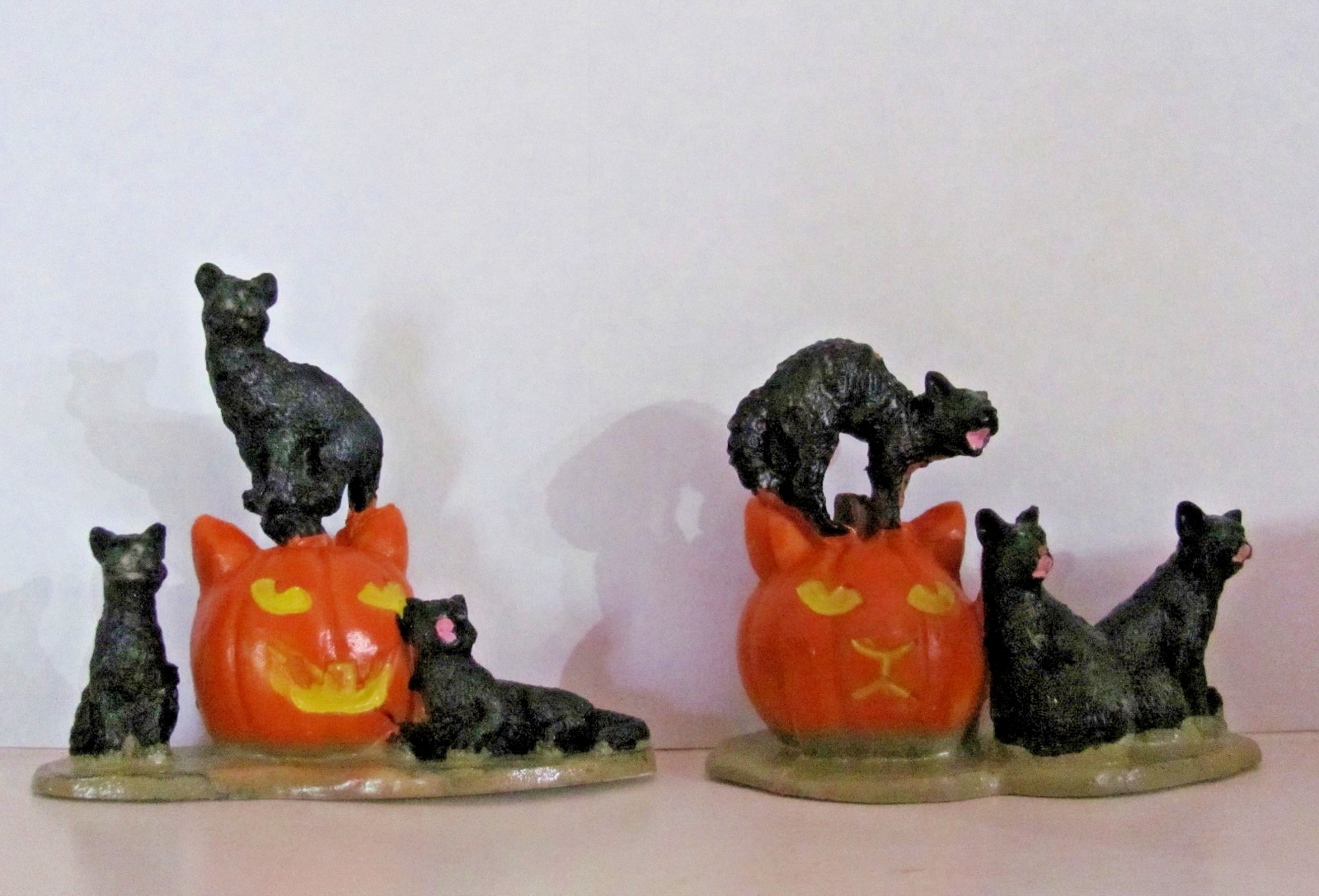 Lemax Spooky Town Figurines - Halloween Cats, Set Of 2 #12883