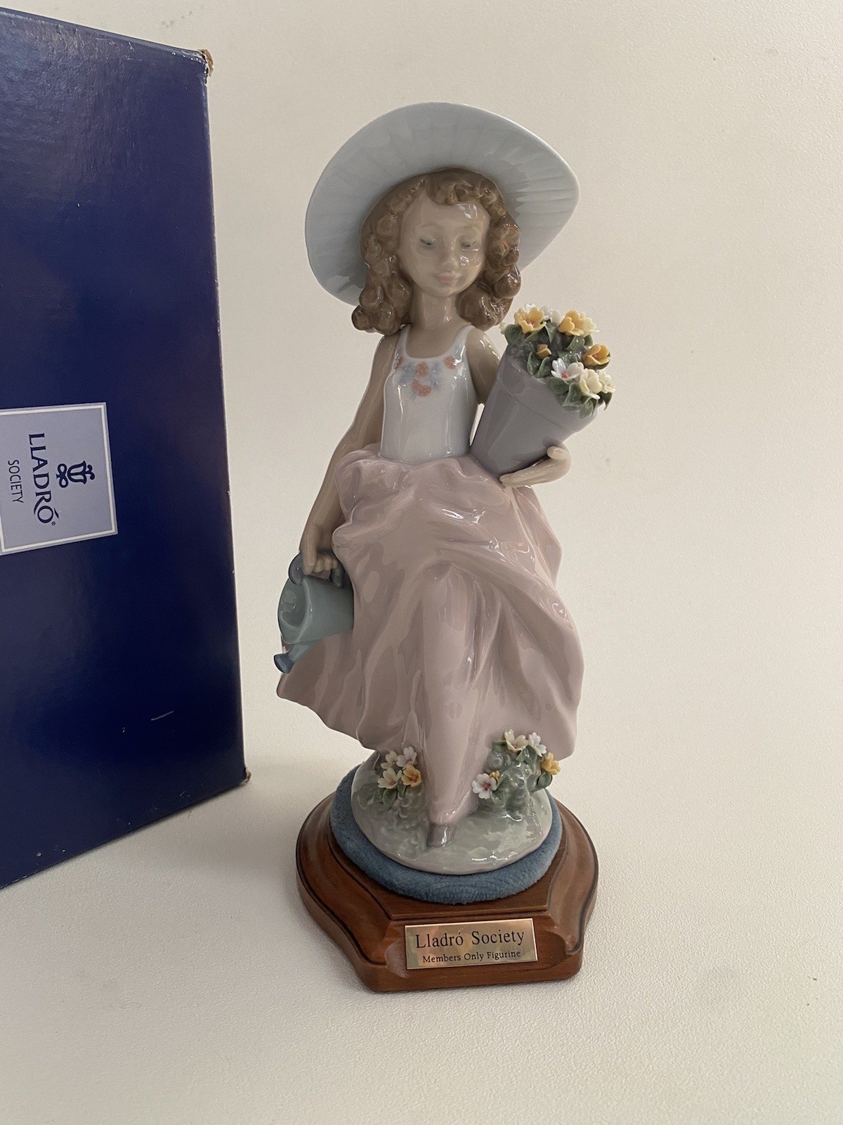 1999 Lladro Society Retired Figurine #7676 “A Wish Come True” with Stand & Box