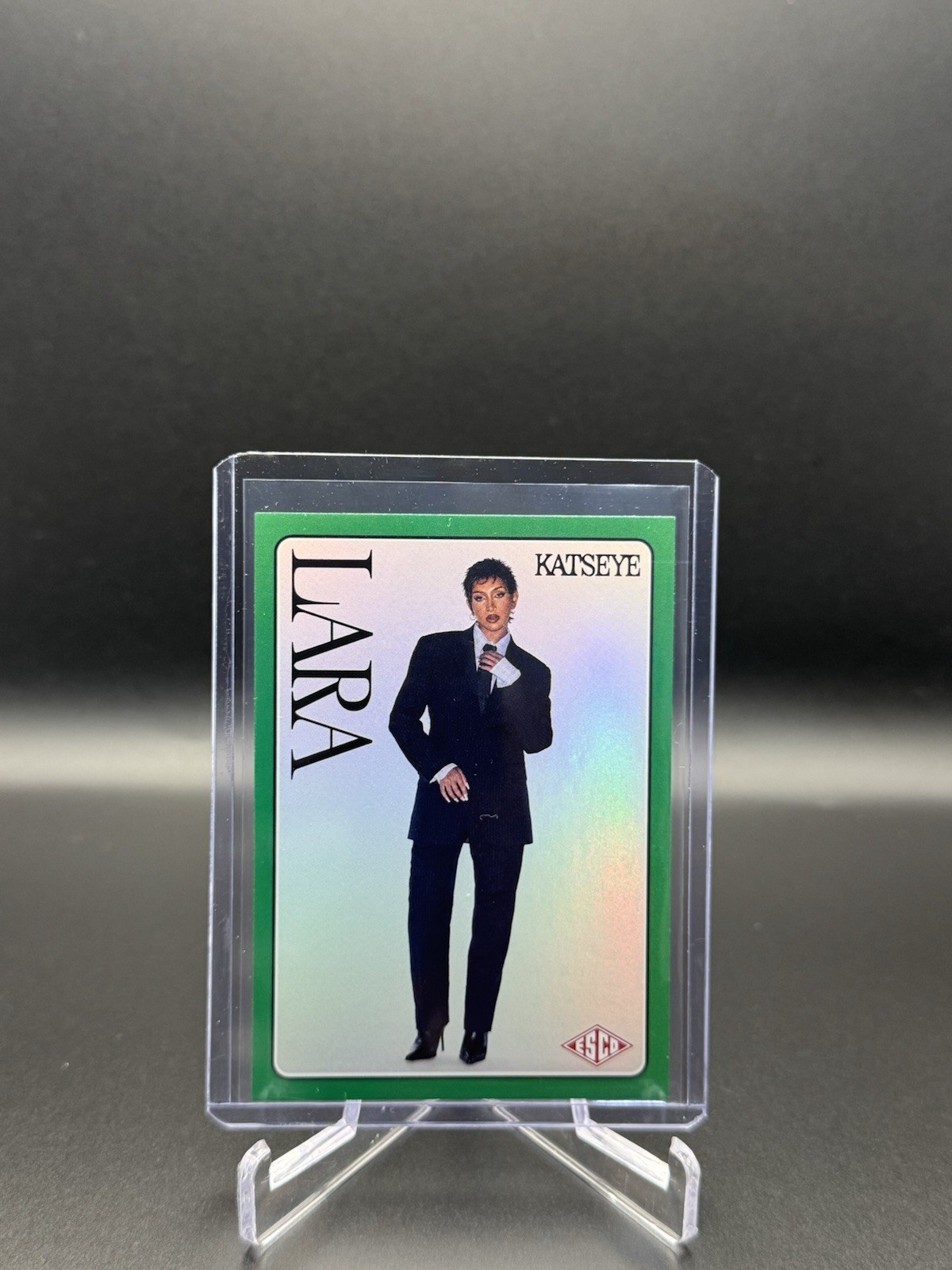 🔥 KATSEYE LARA  22/25 🧡 HUGE HIT ESCO 2026 WILD Trading Card #30 green foil 