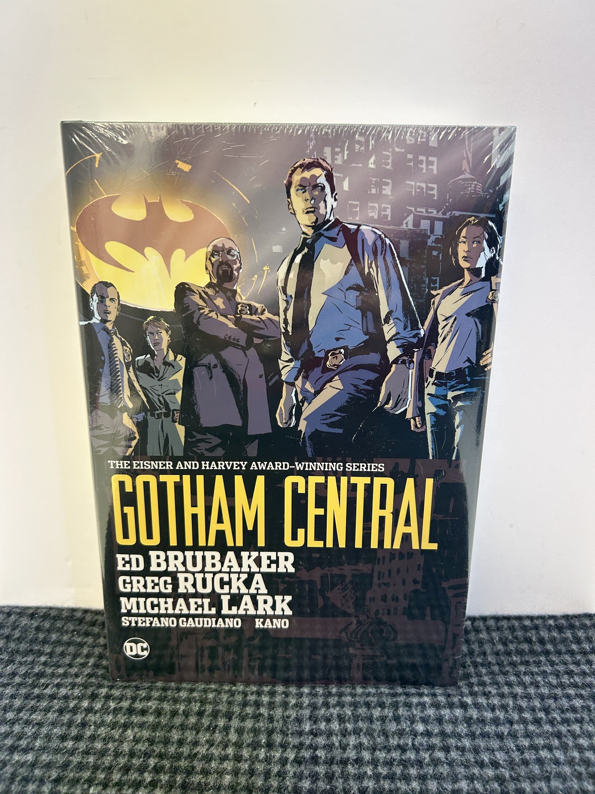 Gotham Central Omnibus DC Comics Hardcover New Sealed Brubaker Rucka Lark HC