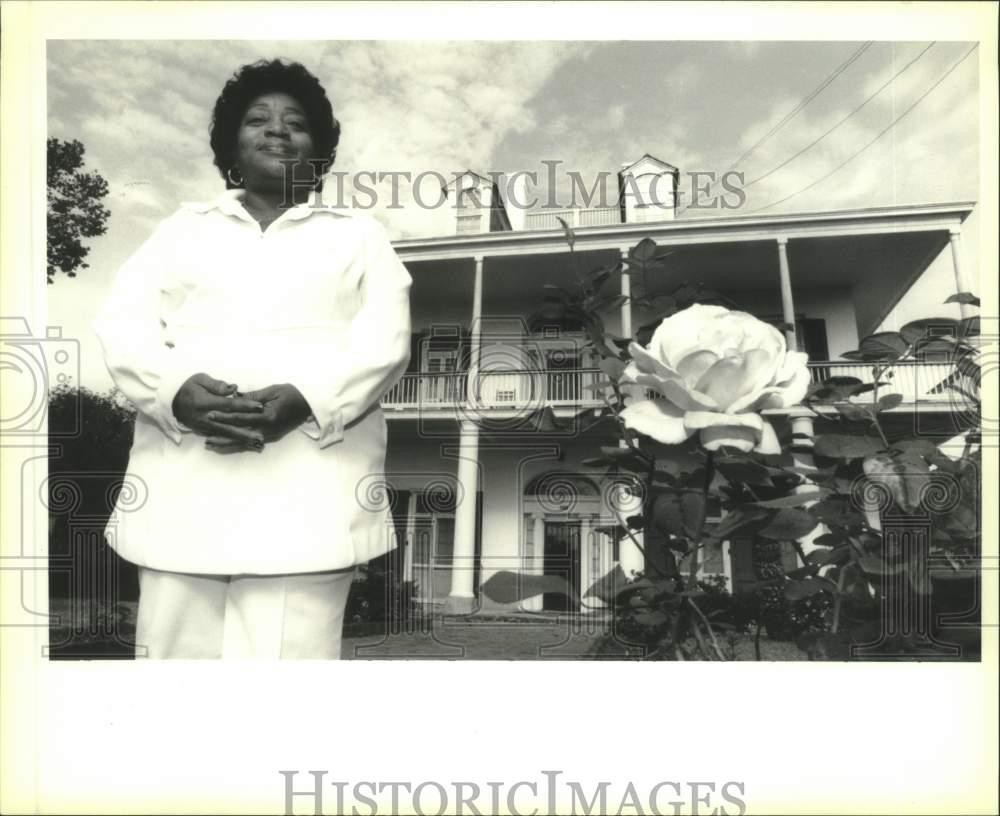 1992 Press Photo Louise King, housekeeper at the Holy Rosary Rectory on Bayou