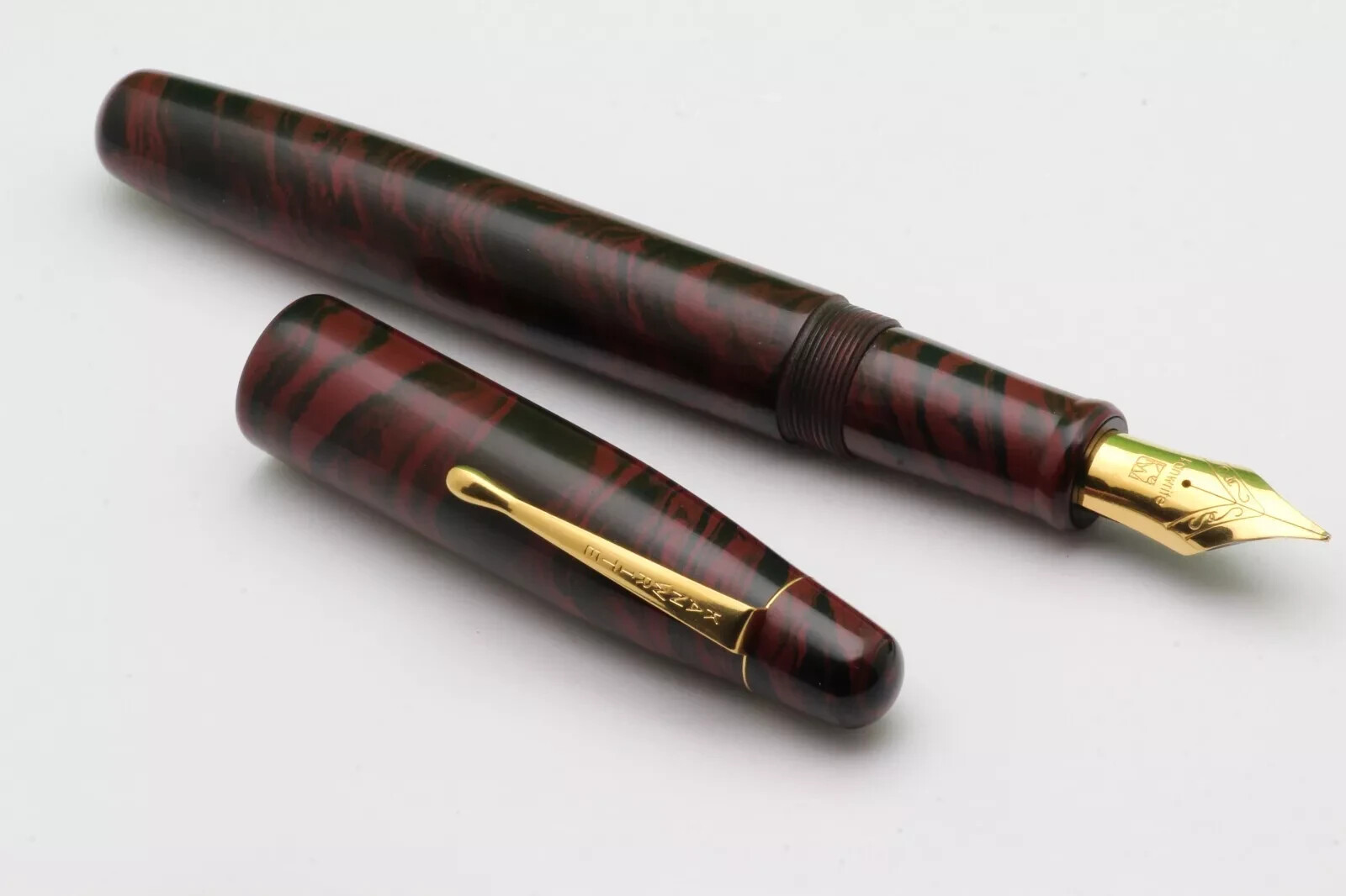 Kanwrite Mammoth Maroon & Black Ebonite Jumbo Size Fountain Pen New With Box