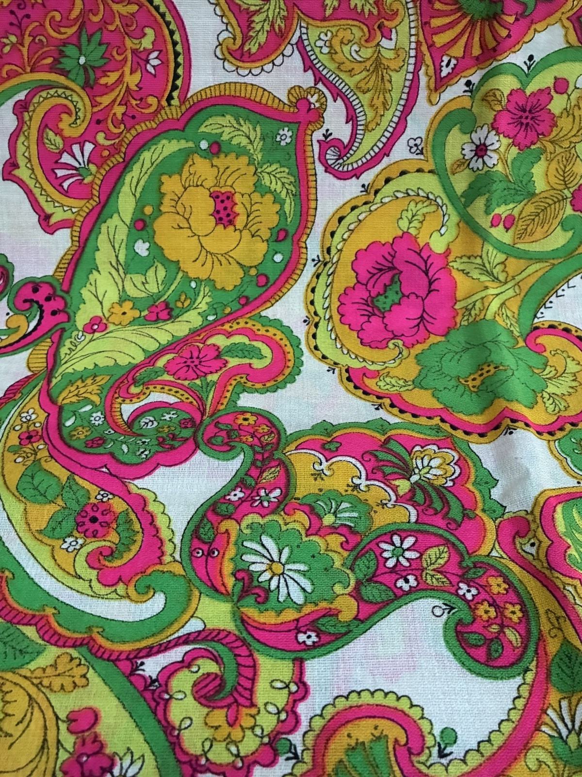 Vintage 1968 Maxwell Indust. Psychedelic Paisley Groovy Hippie Fabric 46