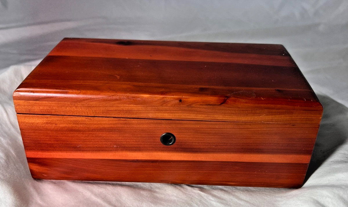 Vintage Lane Miniature Cedar Box- FURNITURE SHOWROOM CERRITOS: CALIFORNIA
