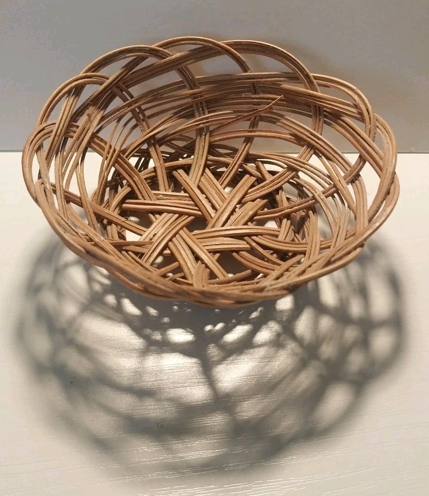 Vintage Wicker Rattan Basket Round Hand Woven  Scalloped  Boho  Decorative  Mini