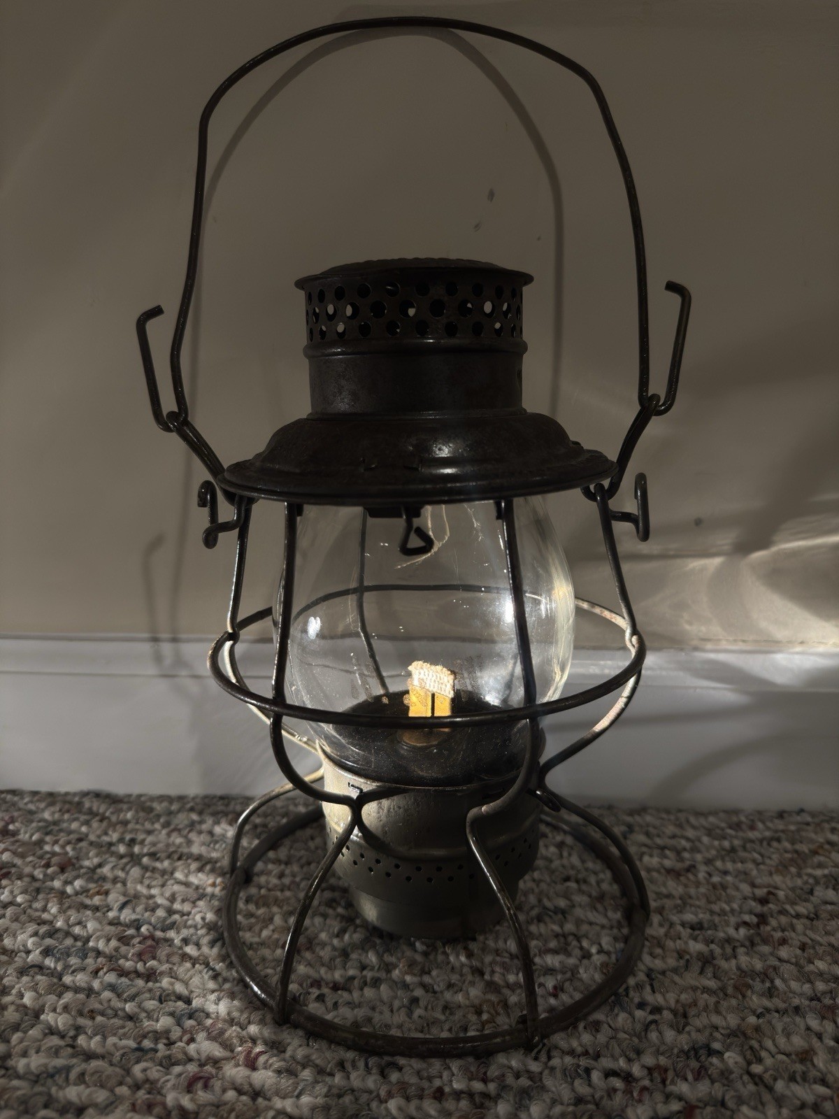 ADLAKE NORFOLK & WESTERN RAILWAY(N.&W.Ry) RAILROAD LANTERN W/EMB. (N&W) GLOBE
