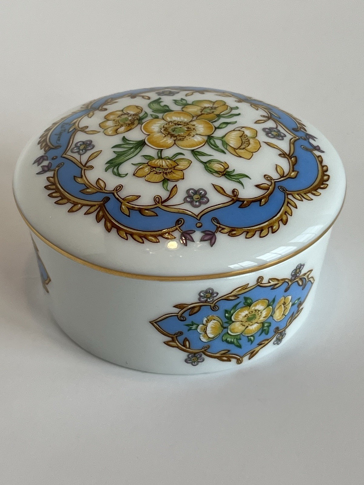 Heritage House Fine Porcelain Love Songs to Remember Music Box \