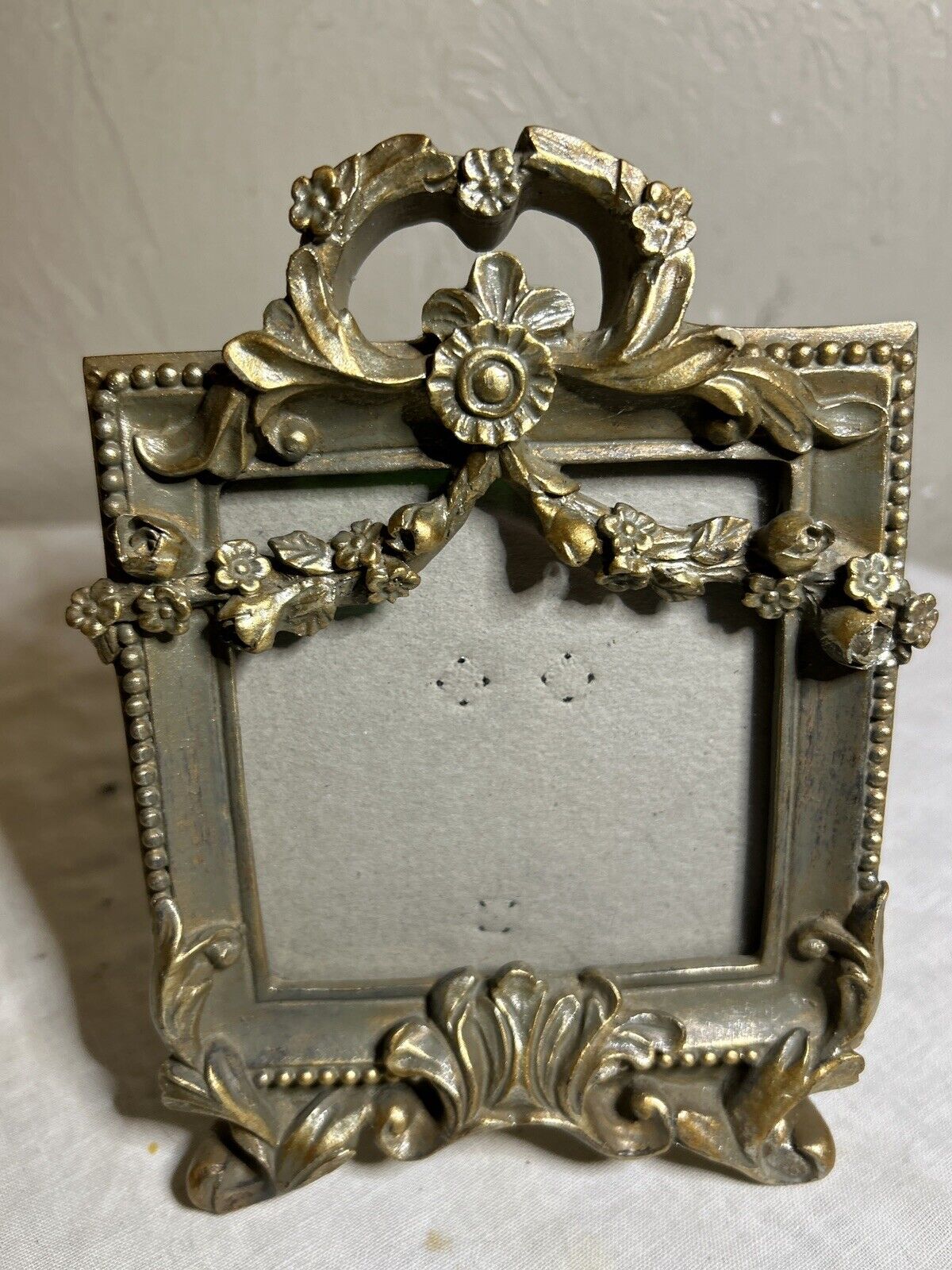 Vintage Gold Brushed Ornate Floral Picture Frame 7x5 Picture Size 4x4 inches.