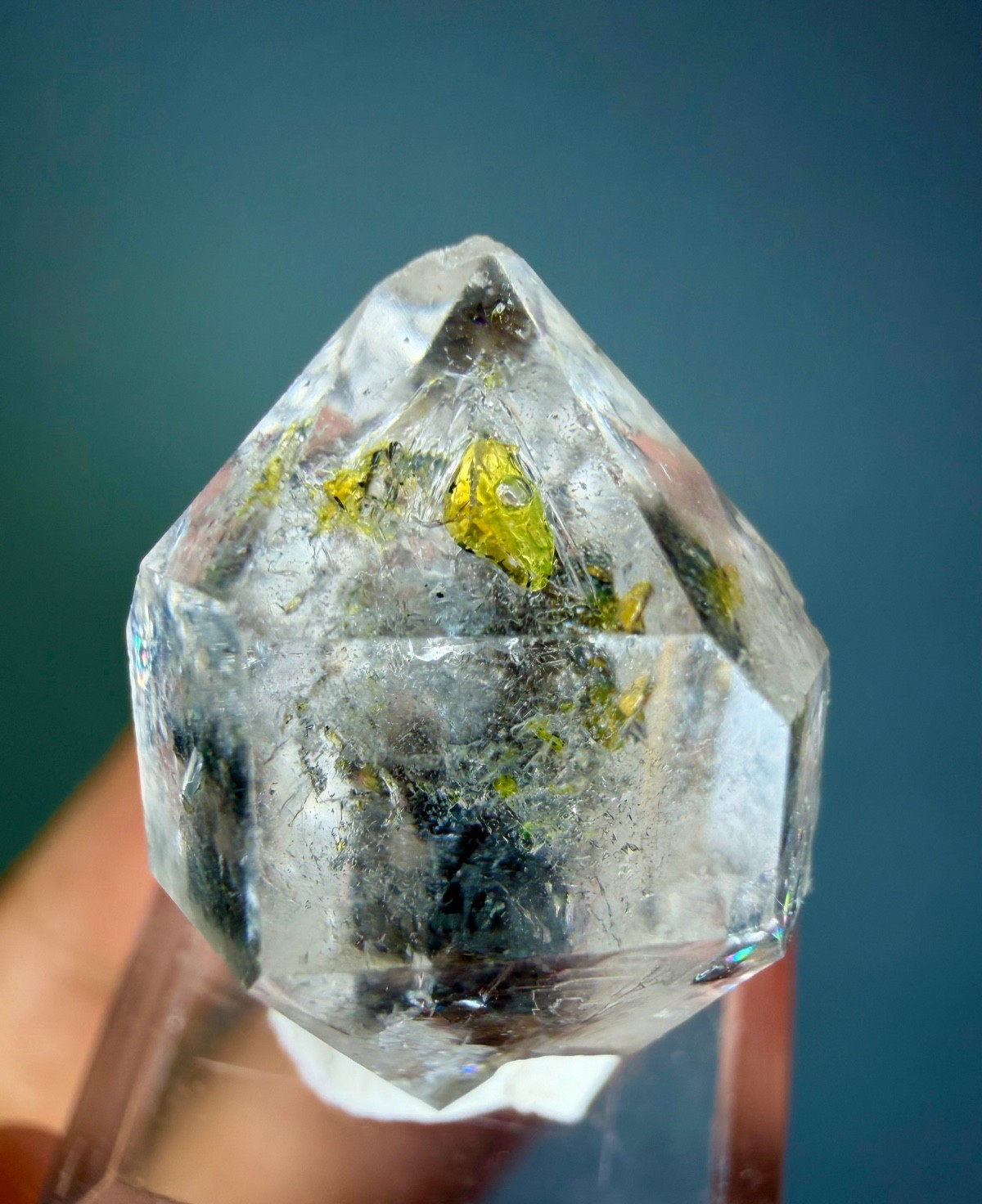 35 CTS Natural Fluorescent Petroleum Quartz Crystal From Baluchistan @ Minerals
