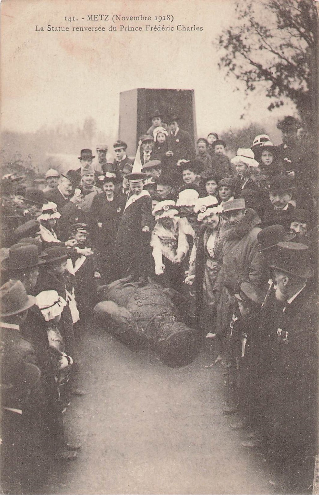 put the overthrown statue of Prince Frederick Charles.  89236
