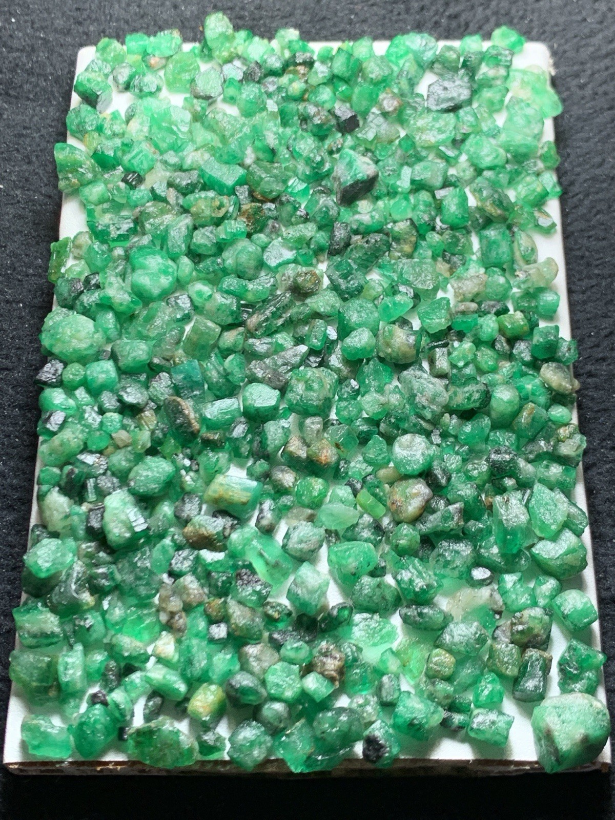 610-Carats Rough Emareld From @Pakistan 🇵🇰 610-Carats Rough Emareld From @Pakistan 🇵🇰