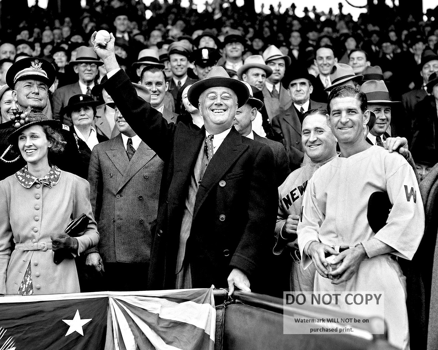 PRESIDENT FRANKLIN D ROOSEVELT THROWS FIRST PITCH IN 1936 - 8X10 PHOTO (AZ-191)