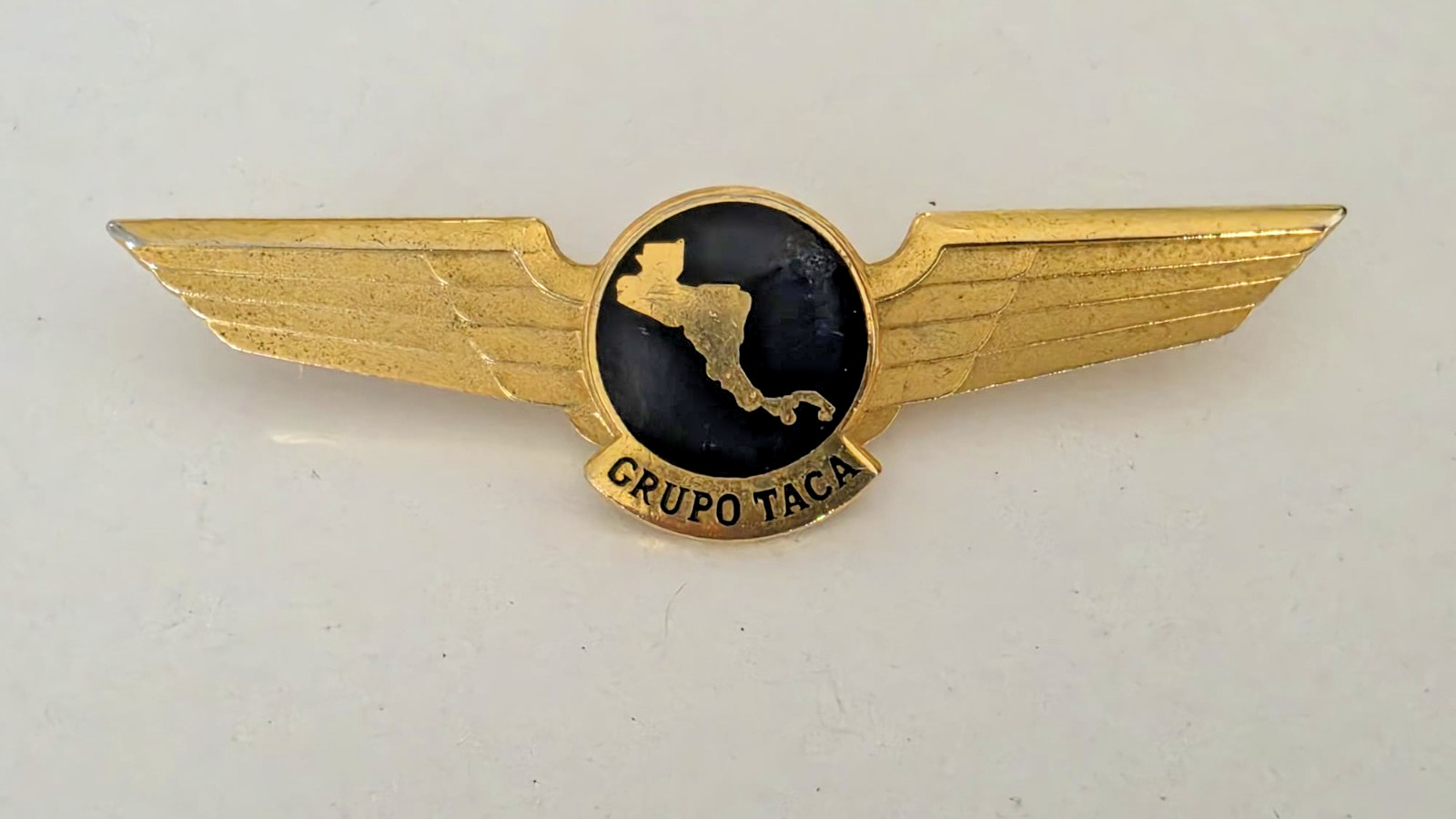 Vintage 1960s TACA Airlines Pilot Wing CAPTAIN UNIFORM OBSOLETE BADGE
