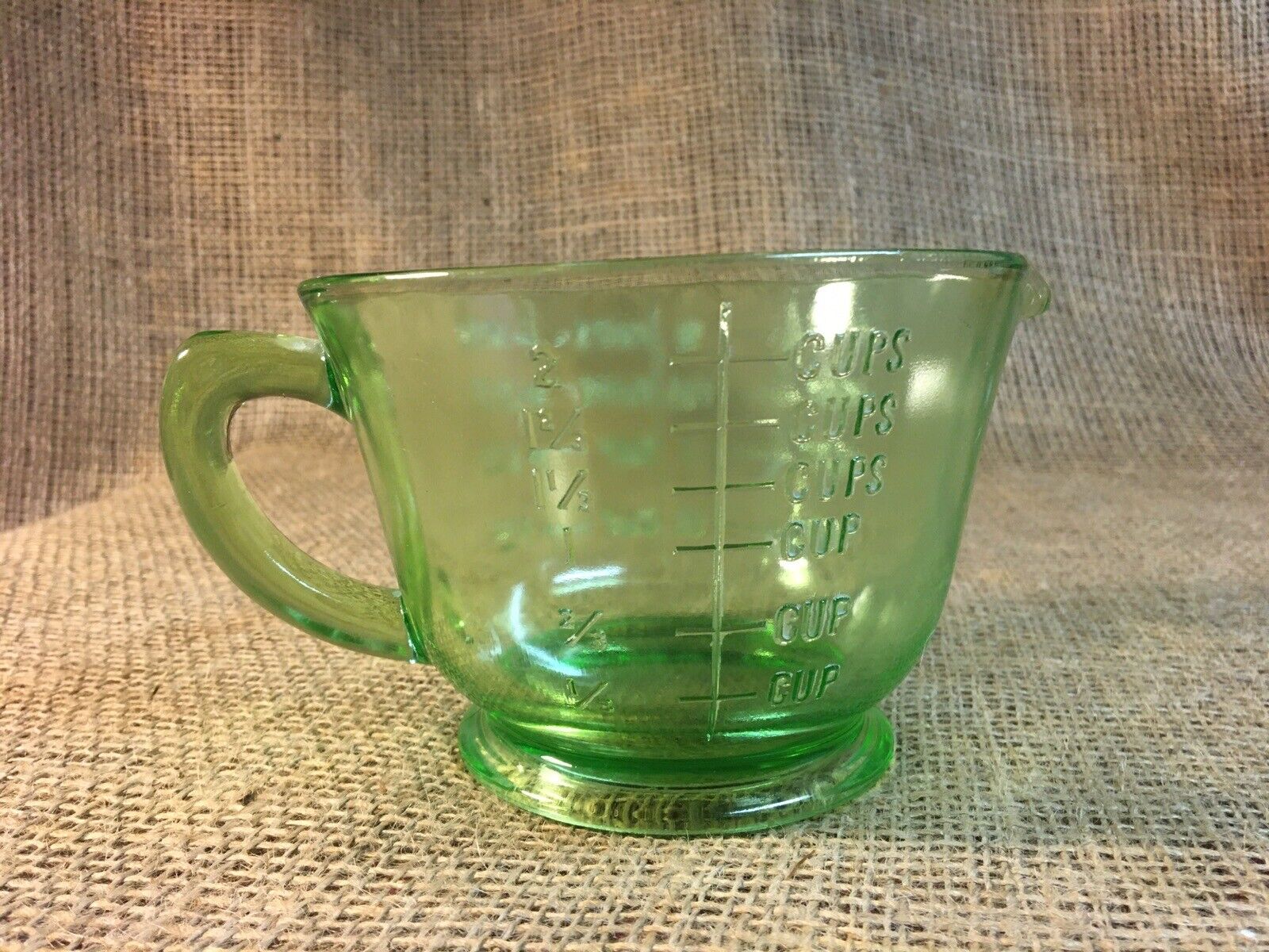 Vintage Depression Glass Green Measuring Cup 2c/16 oz