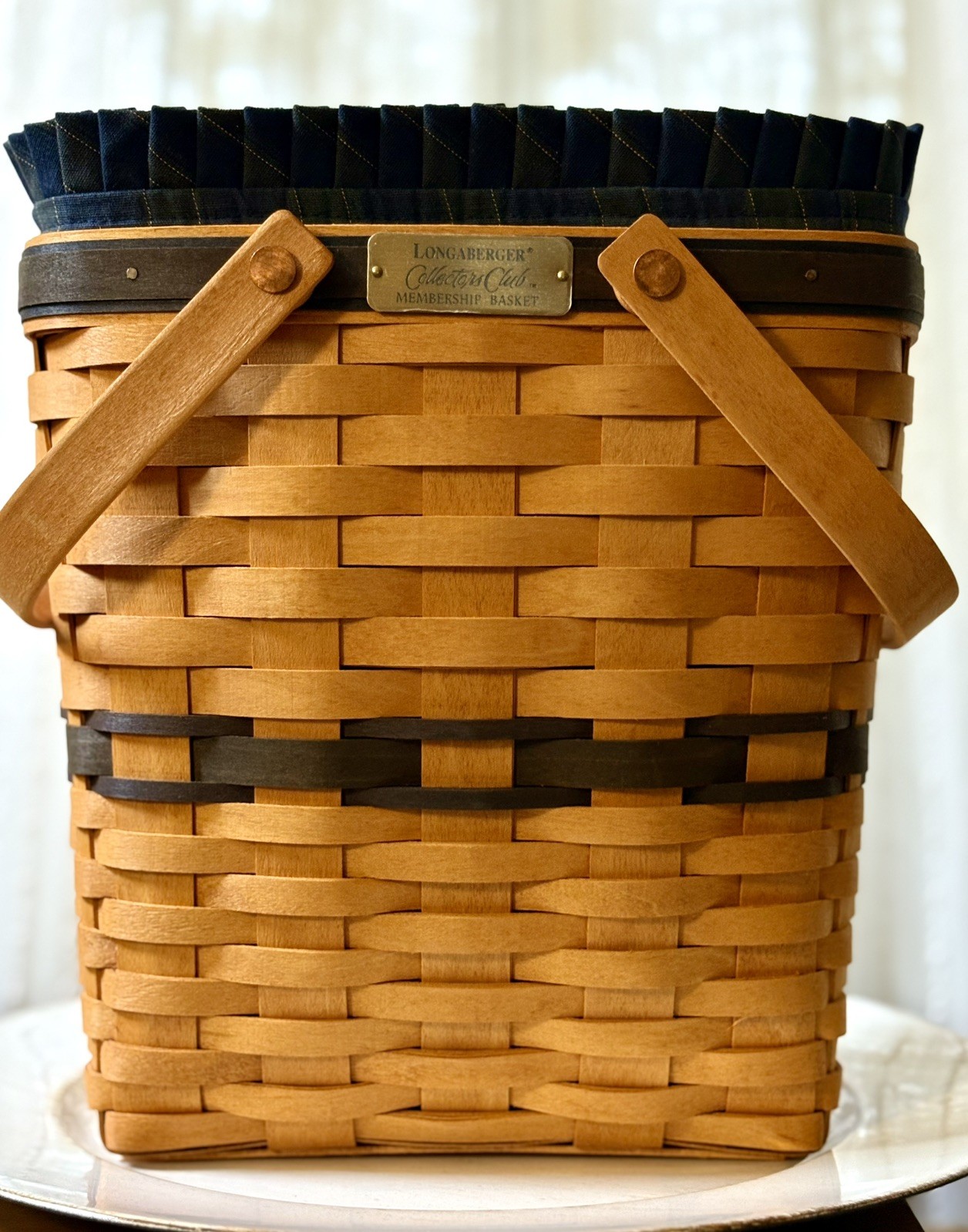 1998 Longaberger Collectors Club Membership Basket Box Liner Protector Pin