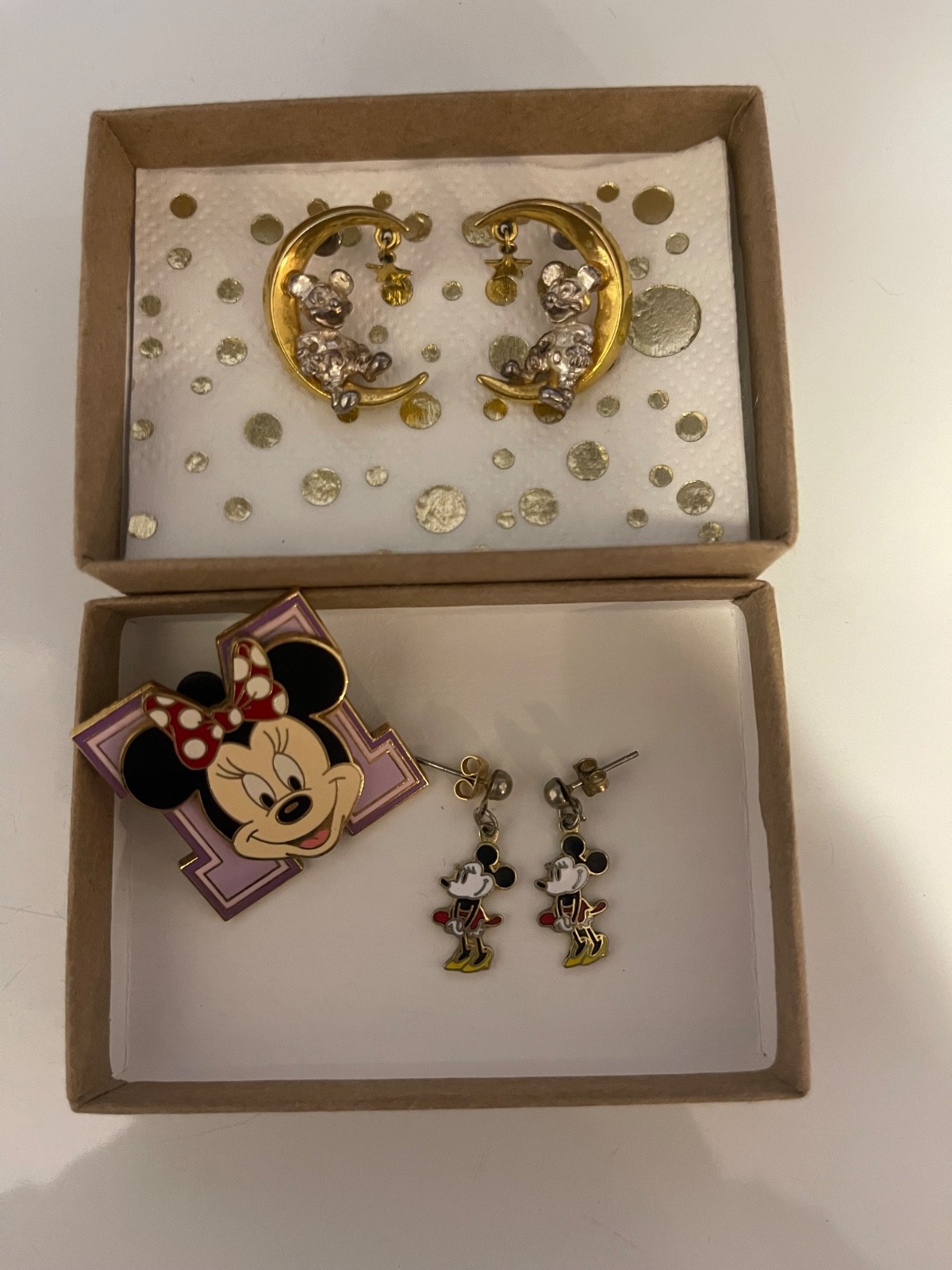 Minnie/Mickey Lovers Sets Earrings (one vintage) a Pin marked Disney/Walt Disney