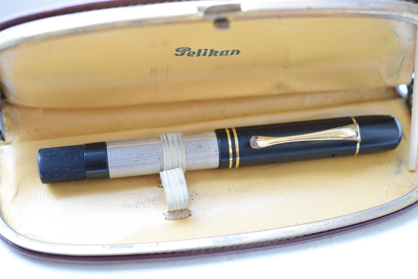 VINTG PELIKAN 100 SOLID SILVER SLEEVE FOUNTAIN PEN ORIG PELIKAN GOLD NIB 1936'