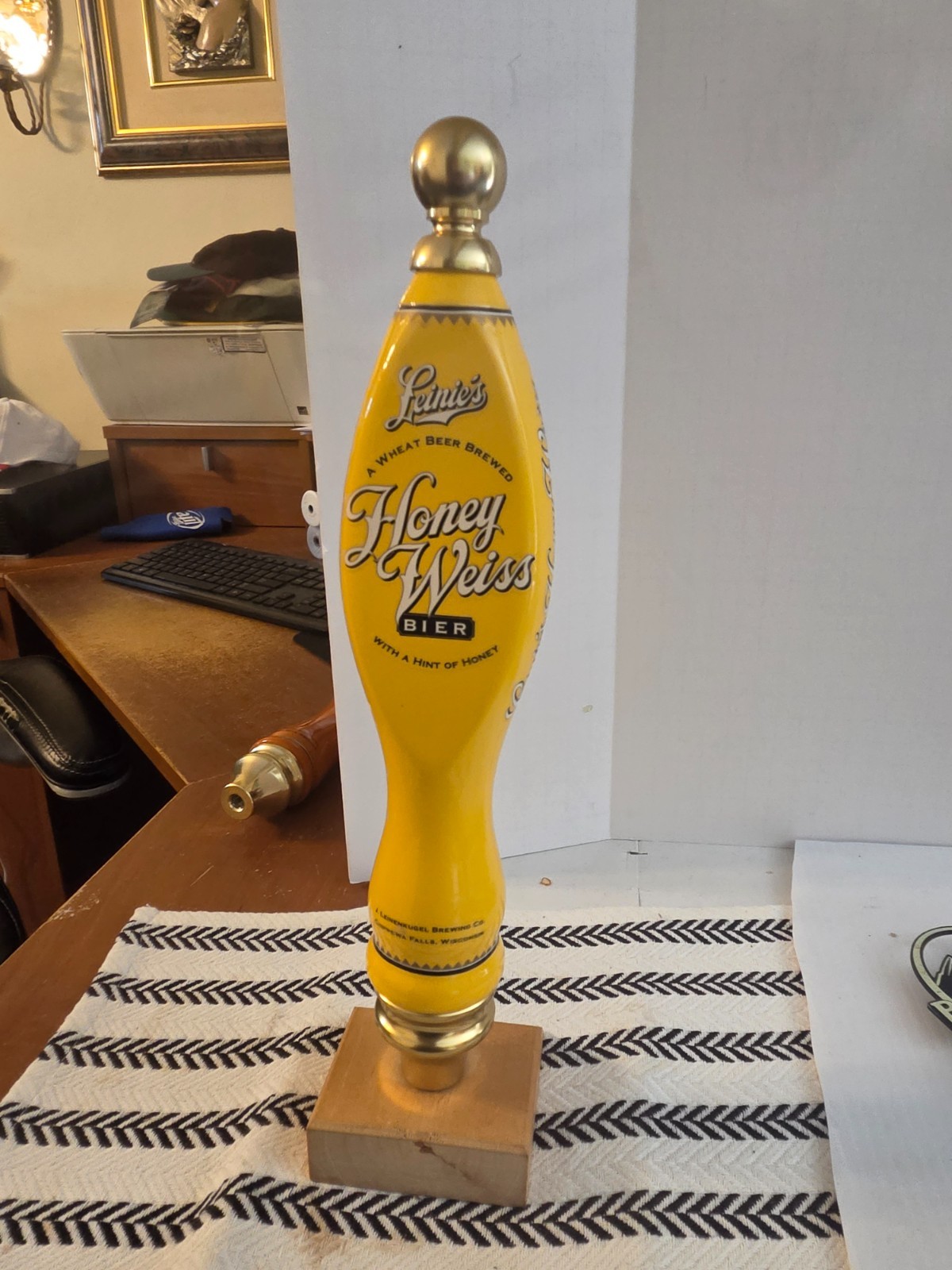 LEINIE\'S HONEY WEISS BEER TAP HANDLE. VINTAGE RARE