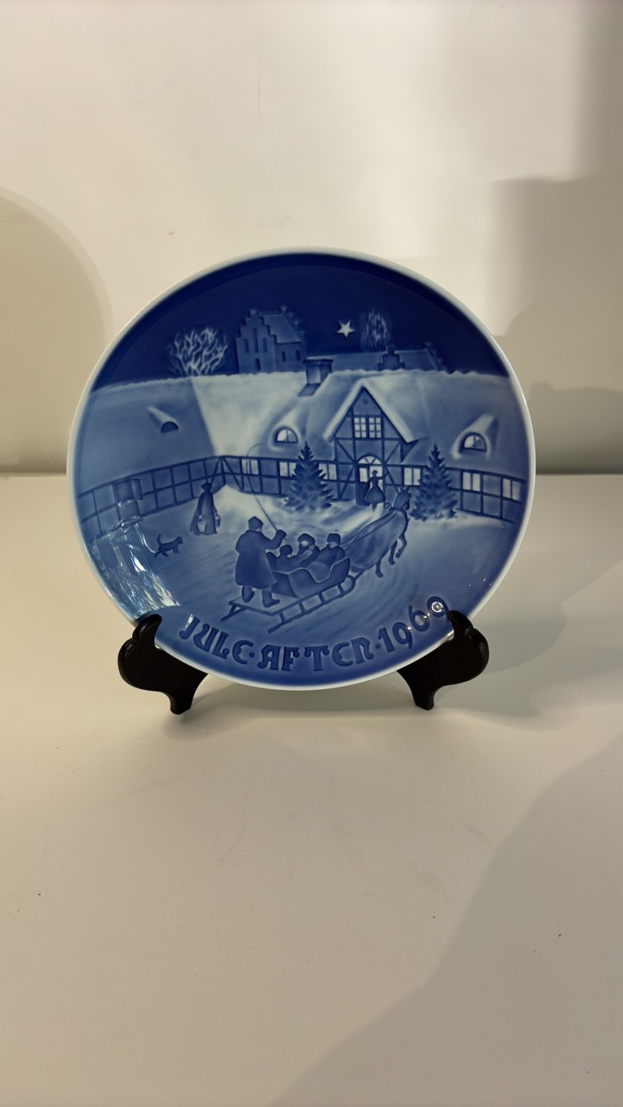Vintage 1969 B&G Bing & Grondahl Christmas Plate - Arrival of Christmas Guests