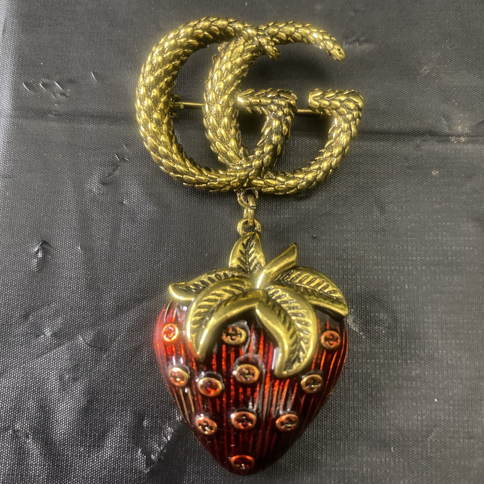 Elegant Luxurious Brooch Pin By Gucci Elegant Luxurious Brooch Pin By Gucci