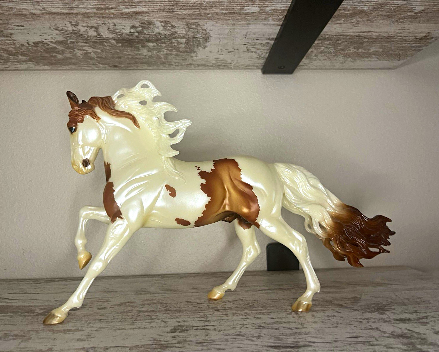 Traditional Breyer -BreyerFest 2019 Hero’s Welcome Surprise matte chestnut pinto