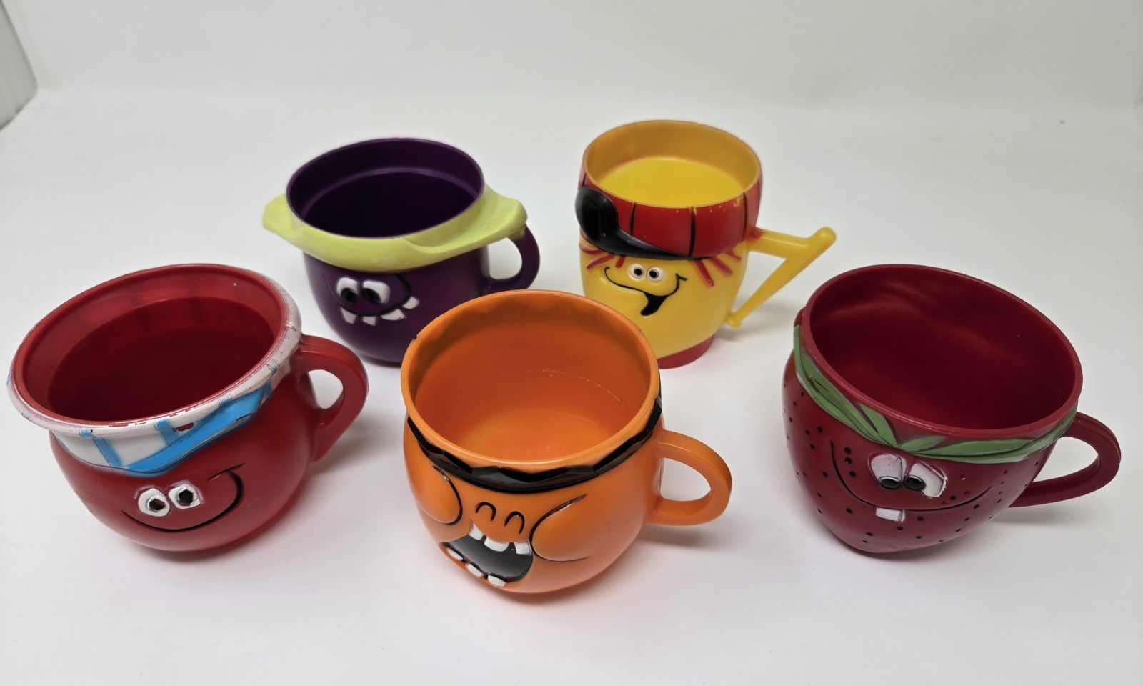 5 Vintage PIllsbury Funny Face Plastic Cups Mugs Lemon Grape Cherry Orange Straw