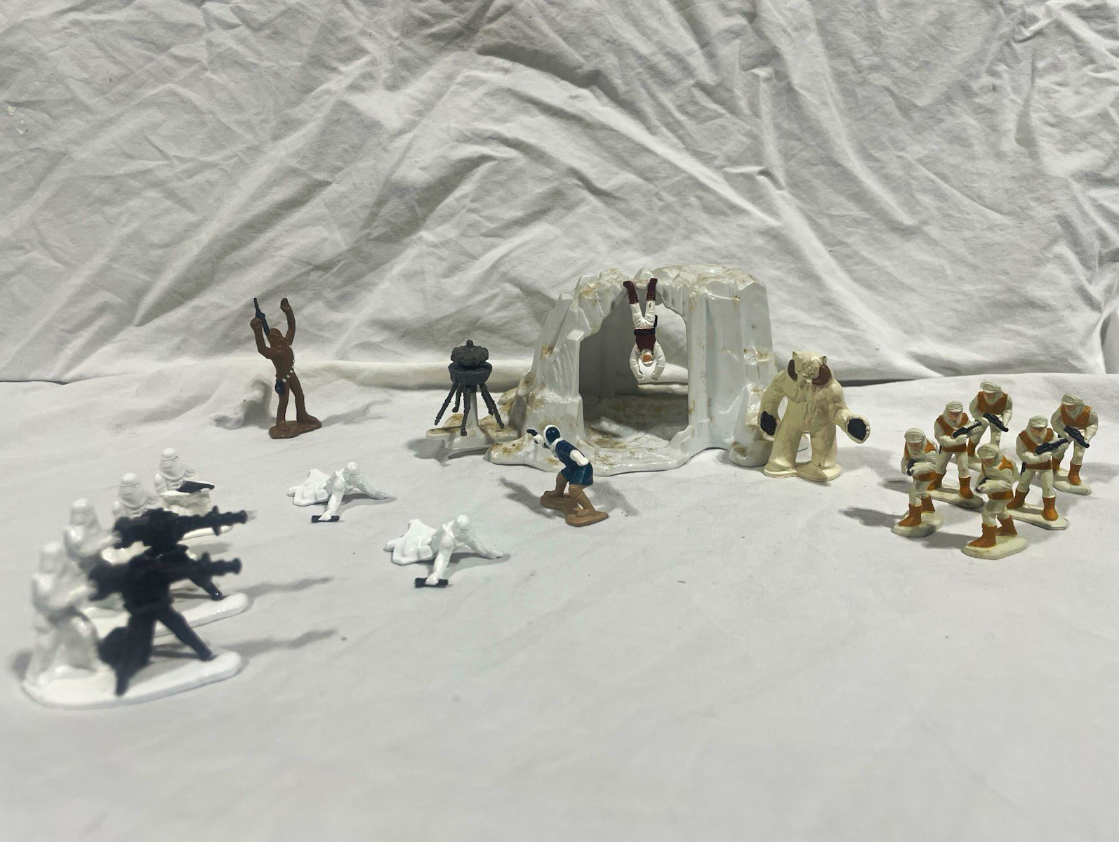 Kenner Star Wars Hoth Ice Planet Adventure Set w/ bonus Figures Vintage 1982