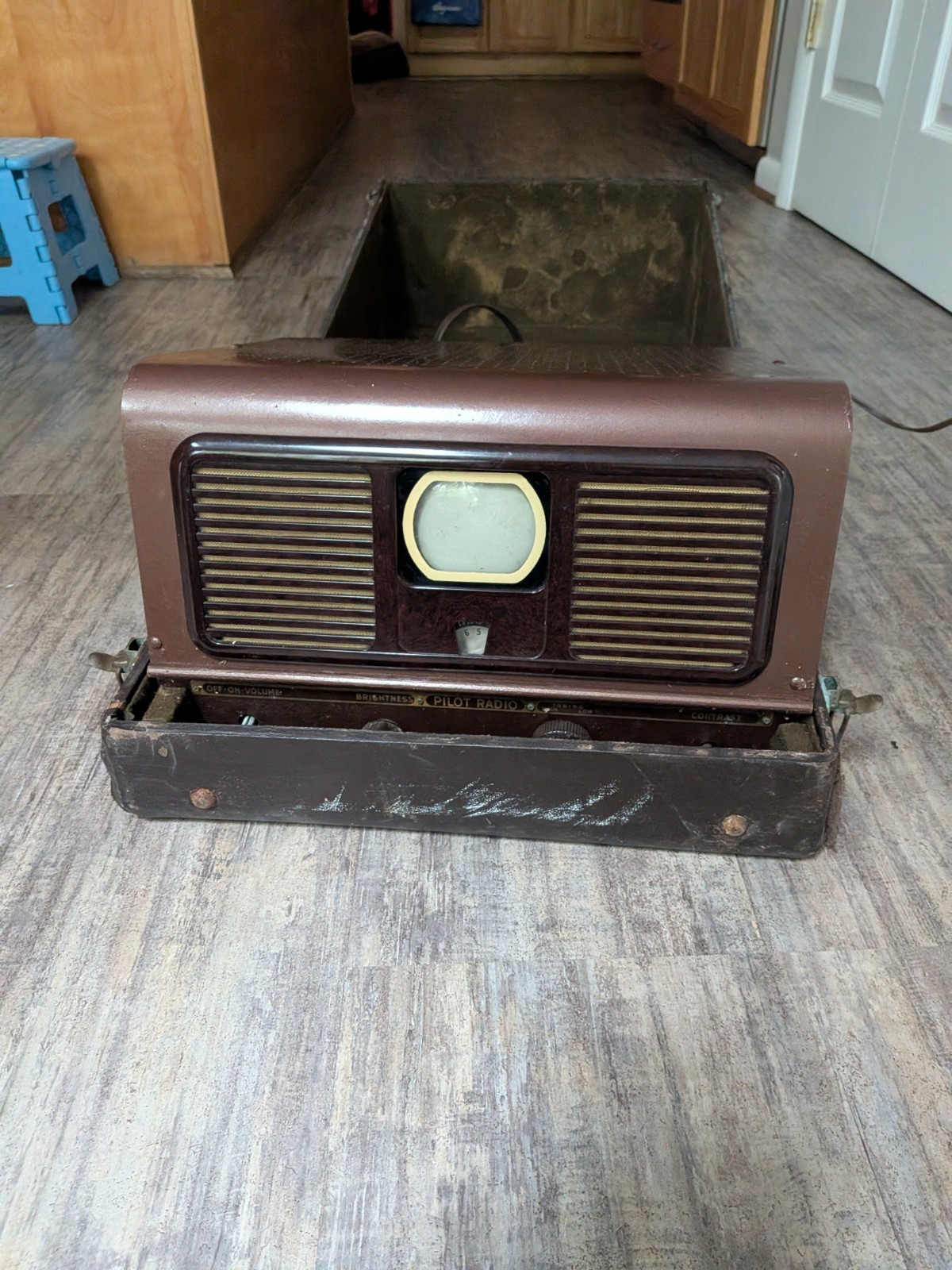 Vintage Retro  Pilot TV37 Television Set  in case (still works? read below)