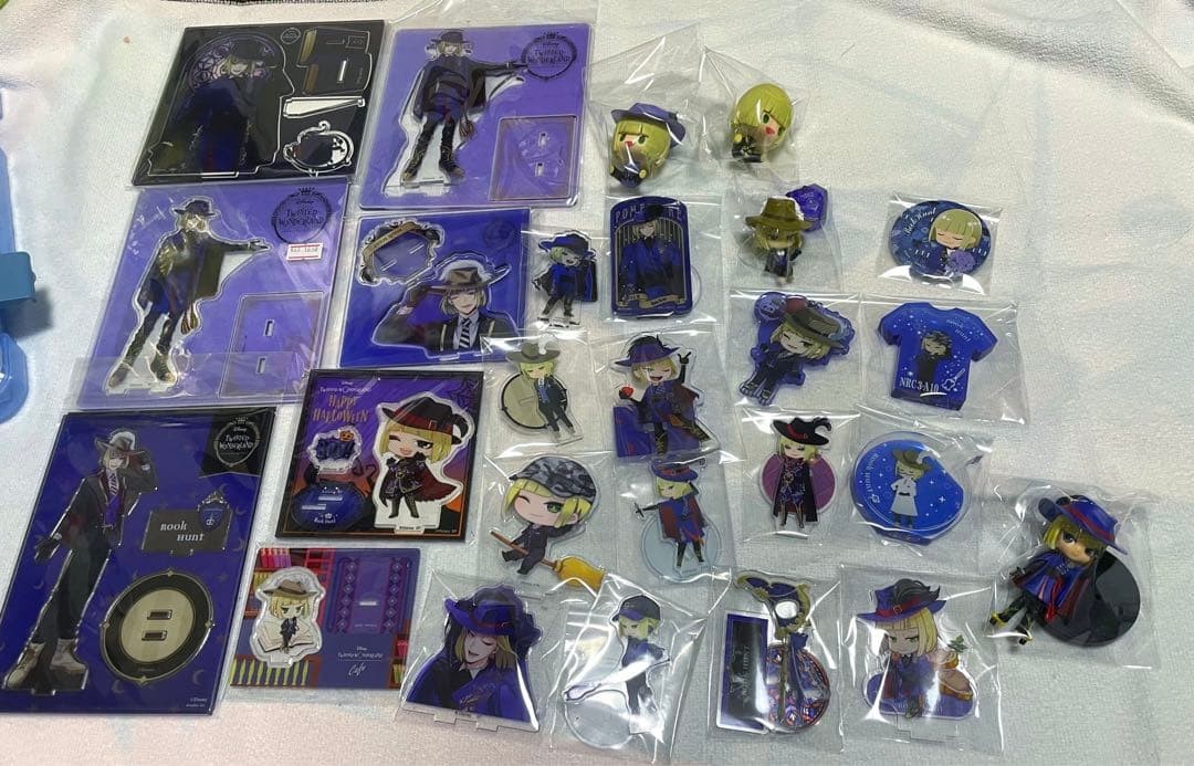 Twist Luke Axta Can Badge Figure Set Anime Collectible 14+