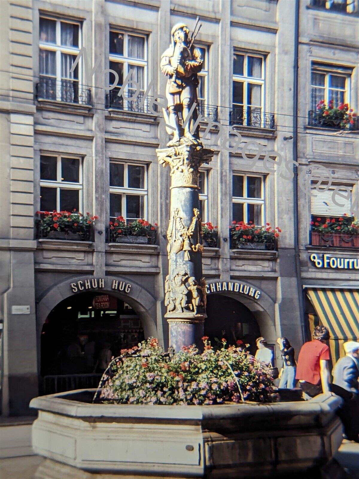 1975 Pfeifer Brunnen Fountain Bagpiper Bern Switzerland Ektachrome 35mm Slide
