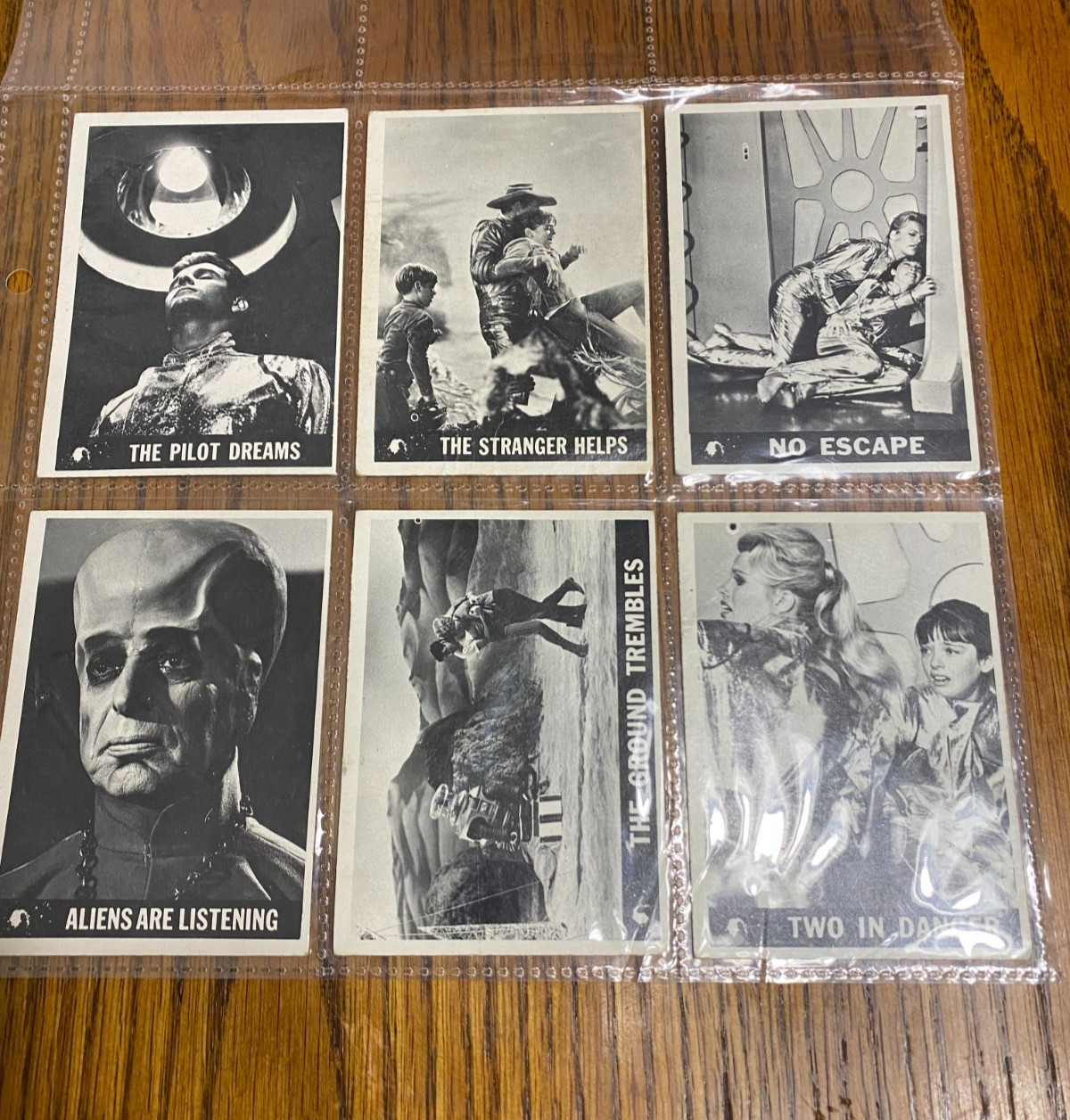 Set of 6 vintage 1966 Lost In Space trading cards; EX condition
