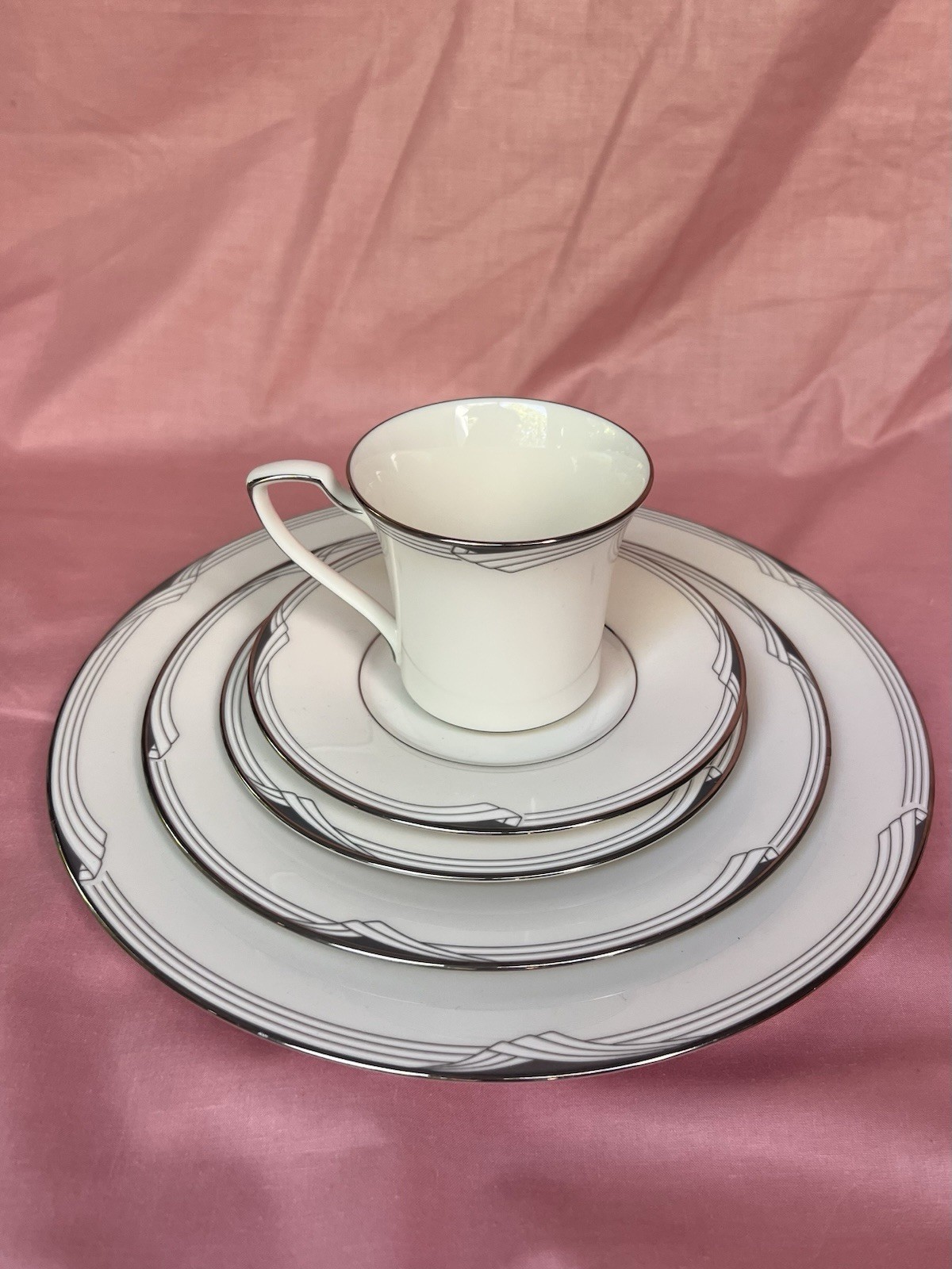 60 pieces/12 sets of Noritake Sterling Cove 5-piece Place Settings 60 pieces/12 sets of Noritake Sterling Cove 5-piece Place Settings
