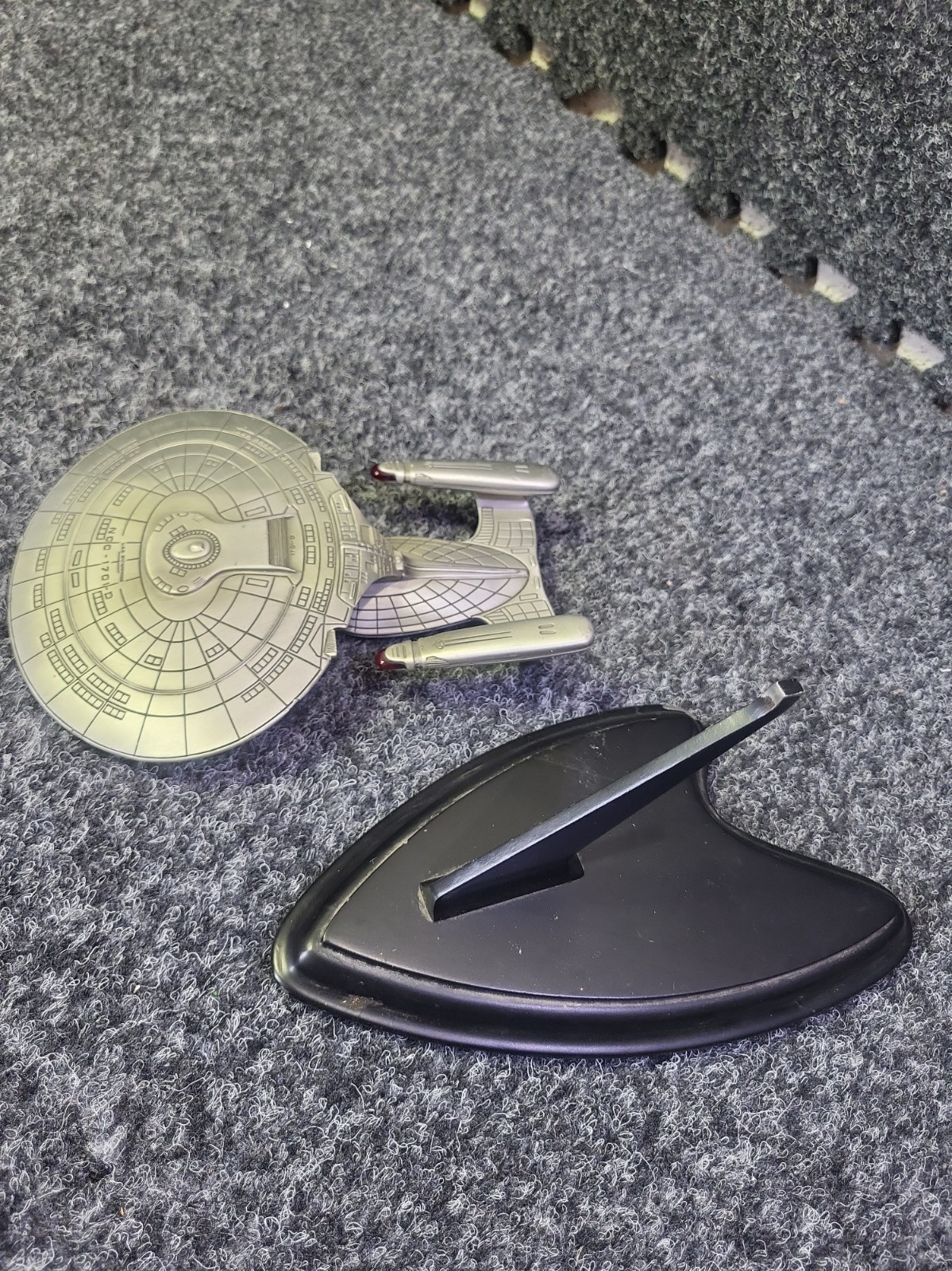 Franklin Mint 1991 Star Trek TNG USS Enterprise  NCC-1701-D Pewter w/ Stand